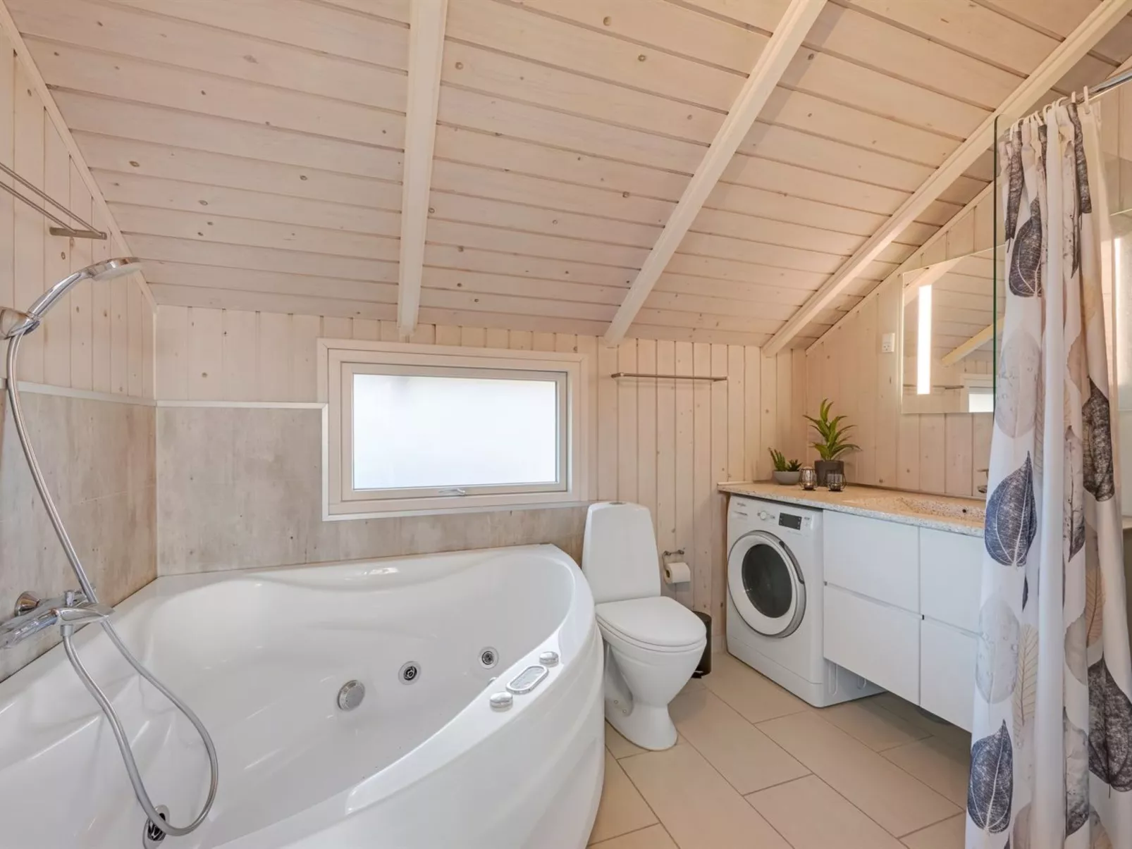 "Velena" -  from the sea - Dedans