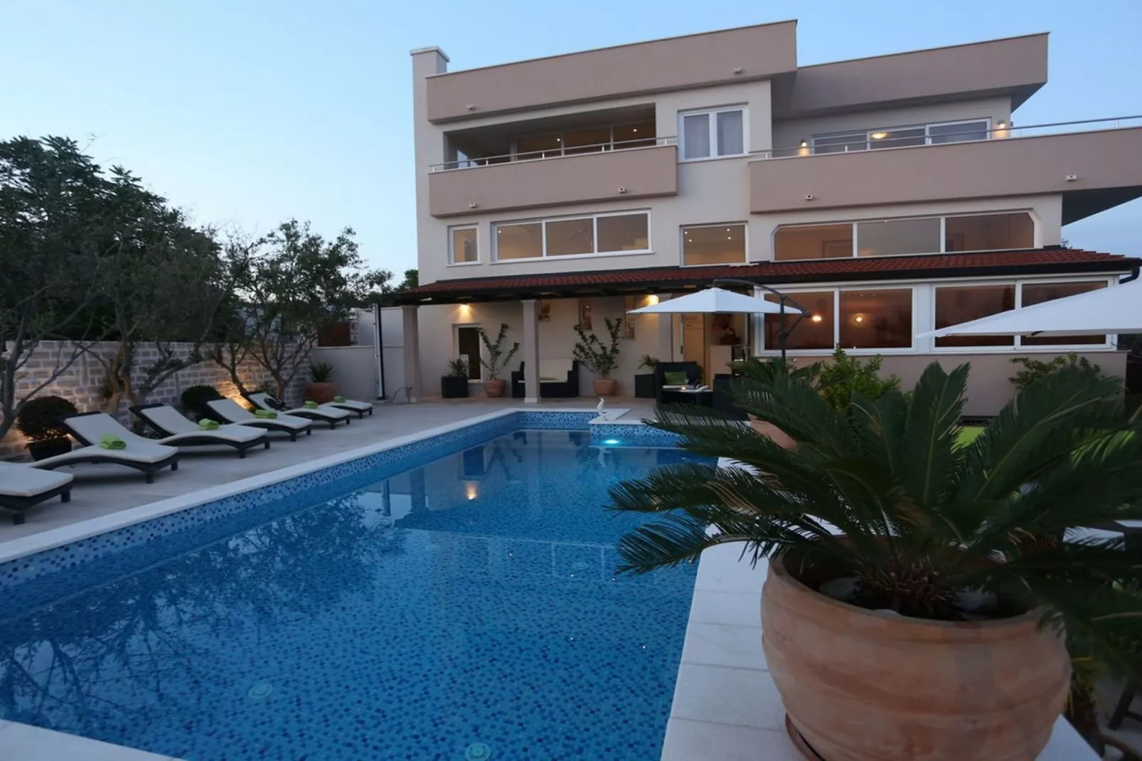 Okrug Gornji Luxurious Escape Villa with Pool - Five Bedroom Villa with Pool - Schwimmbad