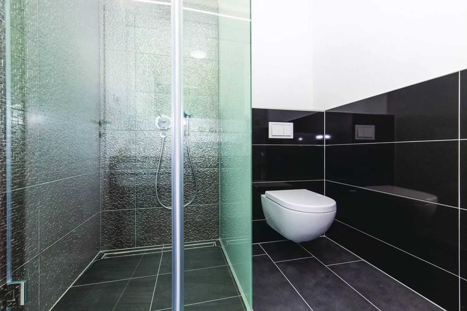 Modern Kastel Villa with Private Pool, Gym, and Large Outdoor Space - Eight Bedroom Villa - Badezimmer