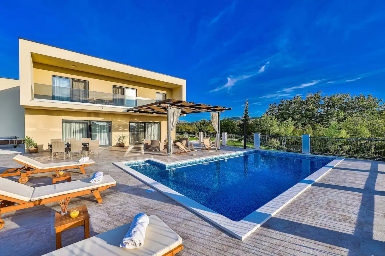 Luxurious Sanctuary Villa Primorski Dolac with Pool - Three Bedroom Villa with Pool - Swimming pool