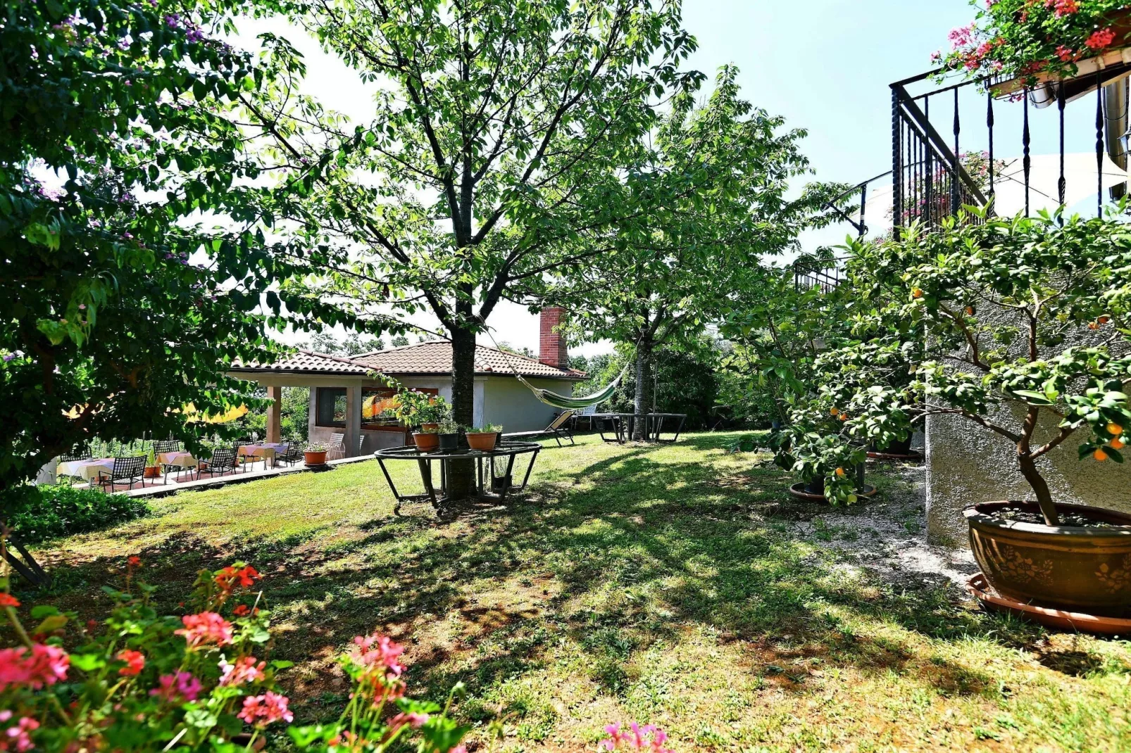 Charming Holiday Home with Terrace and Garden - One Bedroom Holiday Home - Extérieur