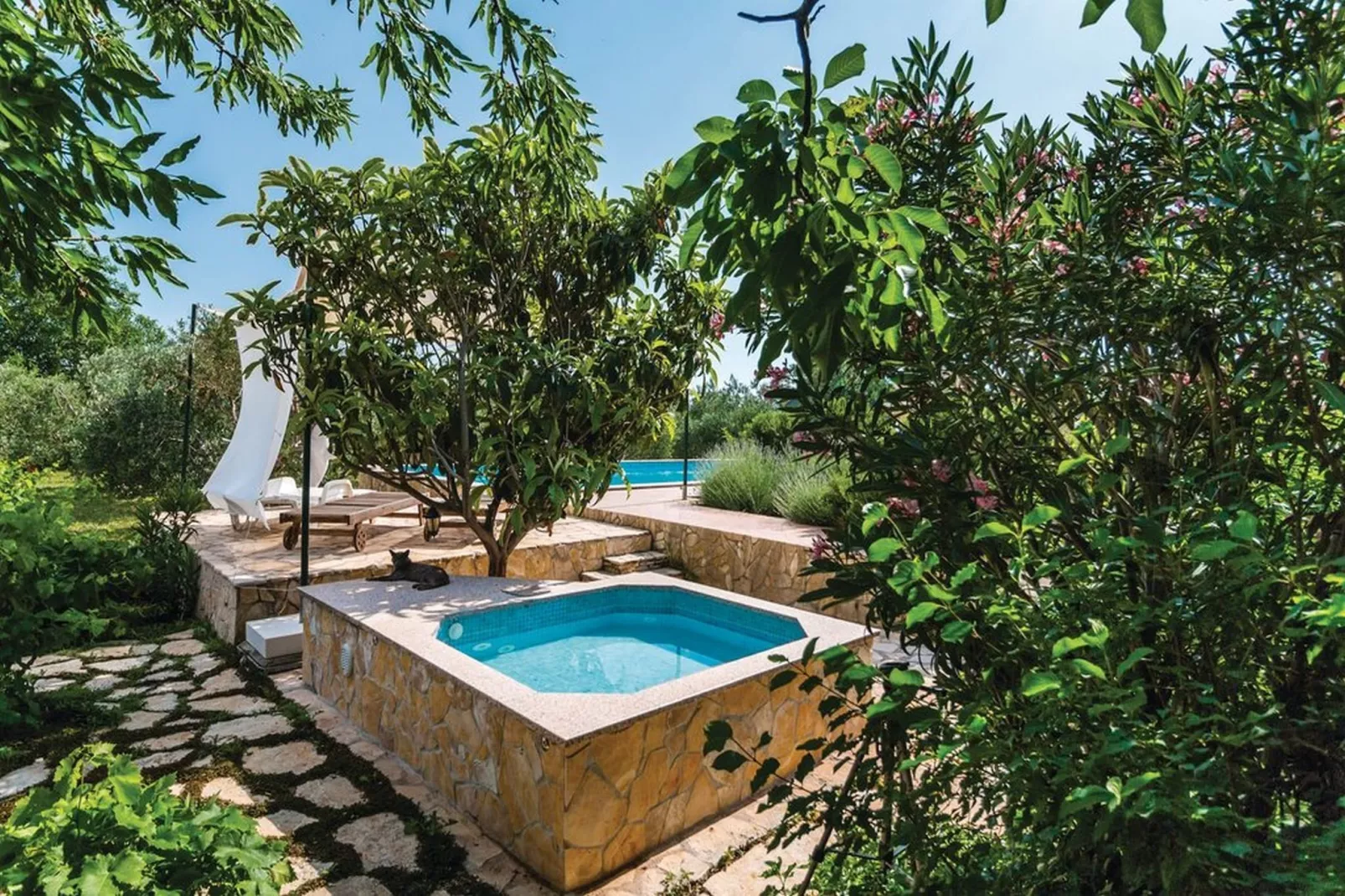Picturesque Escape Holiday Home with Pool and Sauna - Four Bedroom Holiday Home with Sauna and Pool - Swimming pool