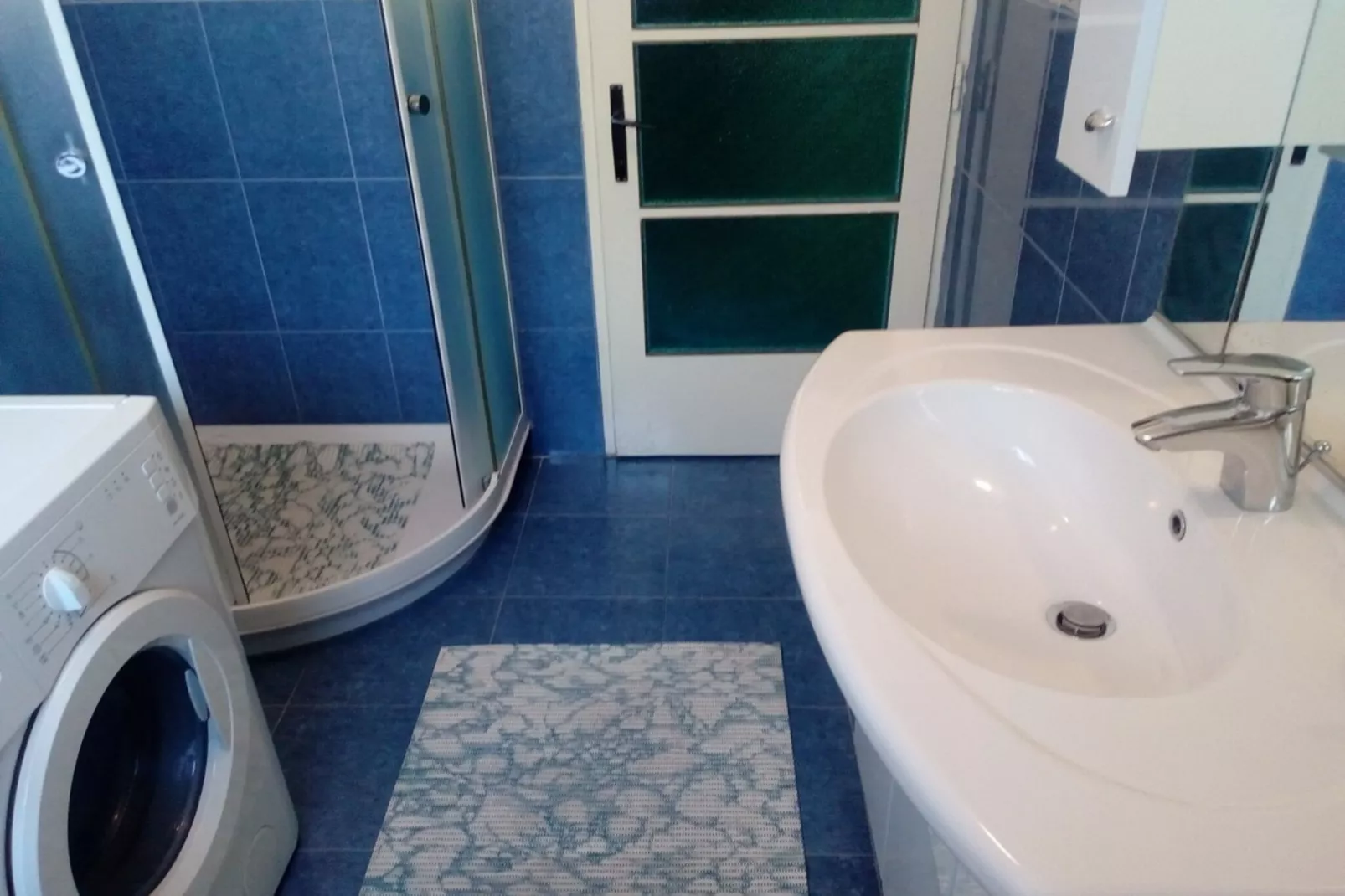 Lovely Apartments Near the Sea - One Bedroom Apartment with Balcony - Badezimmer