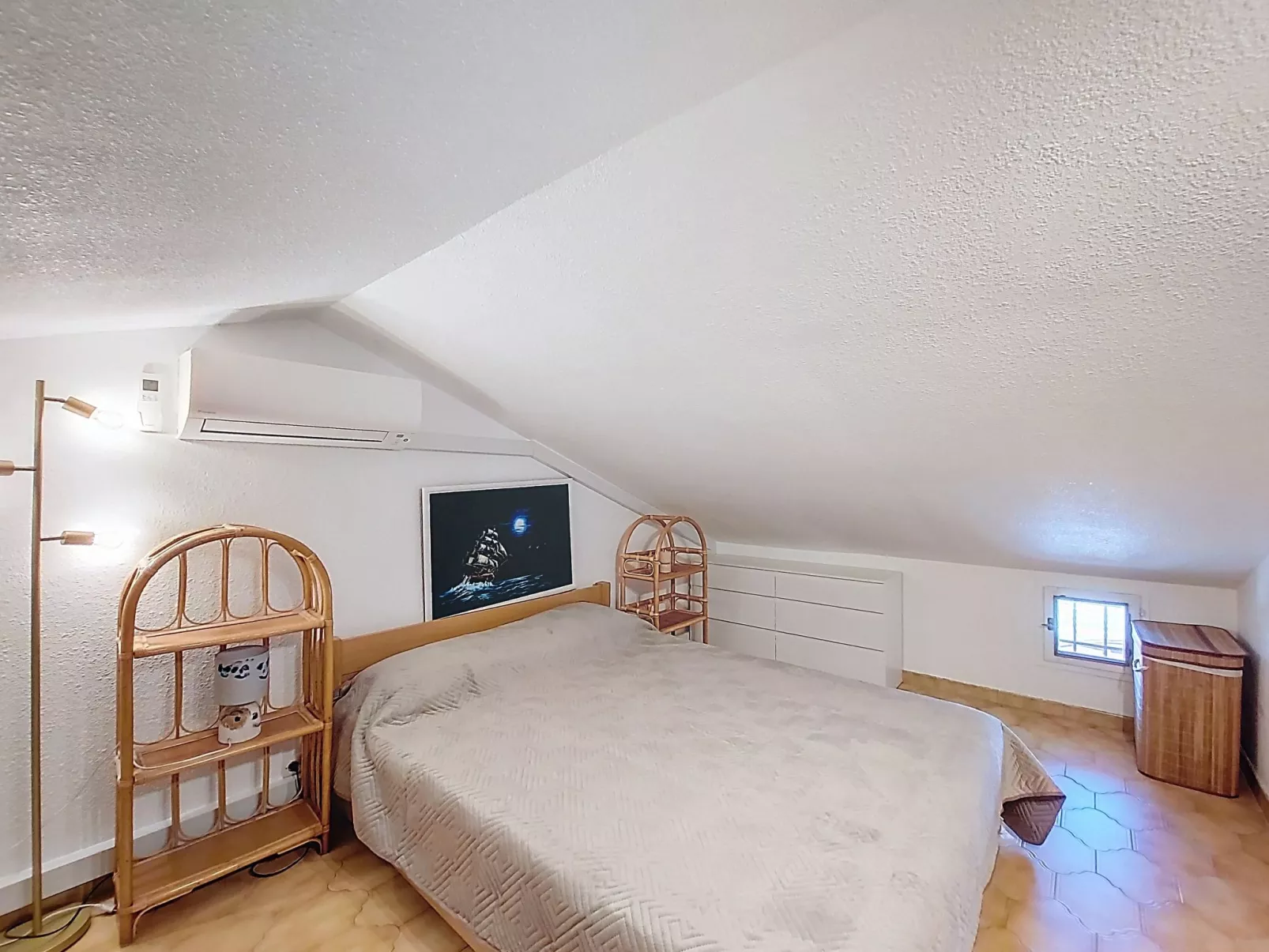 Le Mas des Oliviers - Inside