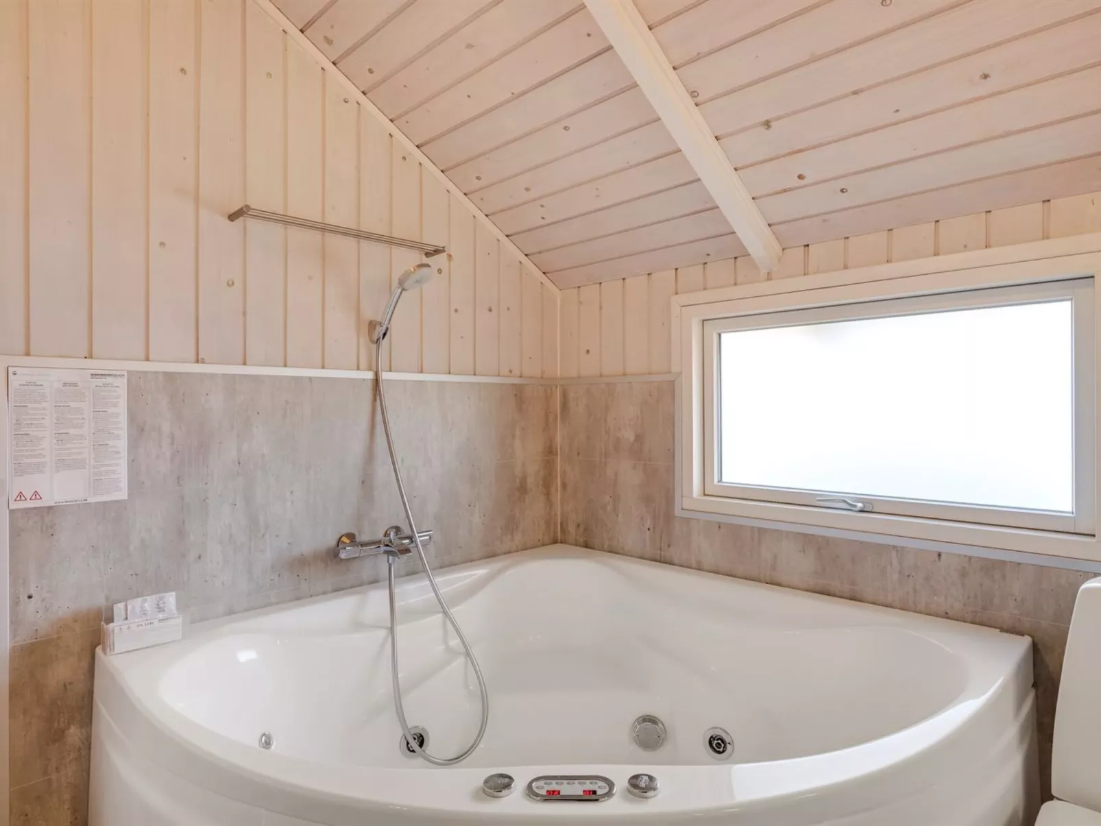 "Velena" -  from the sea - Dedans