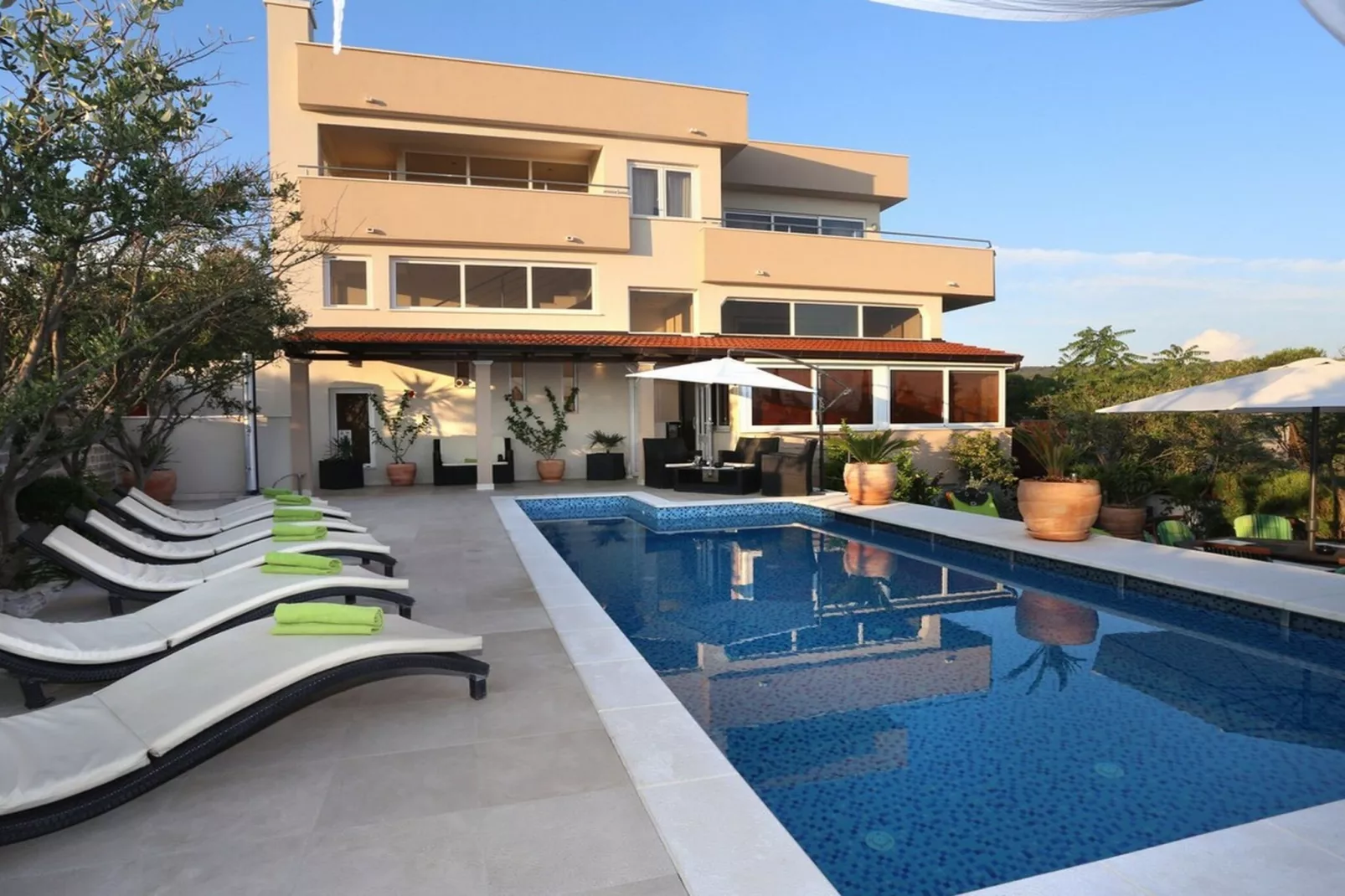 Okrug Gornji Luxurious Escape Villa with Pool - Five Bedroom Villa with Pool - Schwimmbad