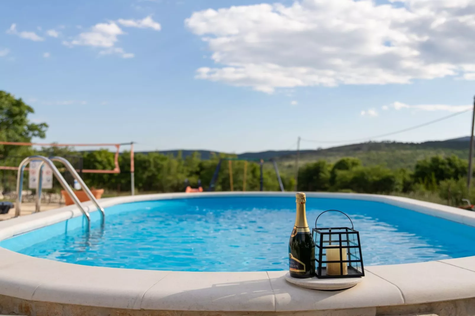 Serene Retreat Holiday Home with Pool - Two Bedroom Holiday Home with Pool - Schwimmbad