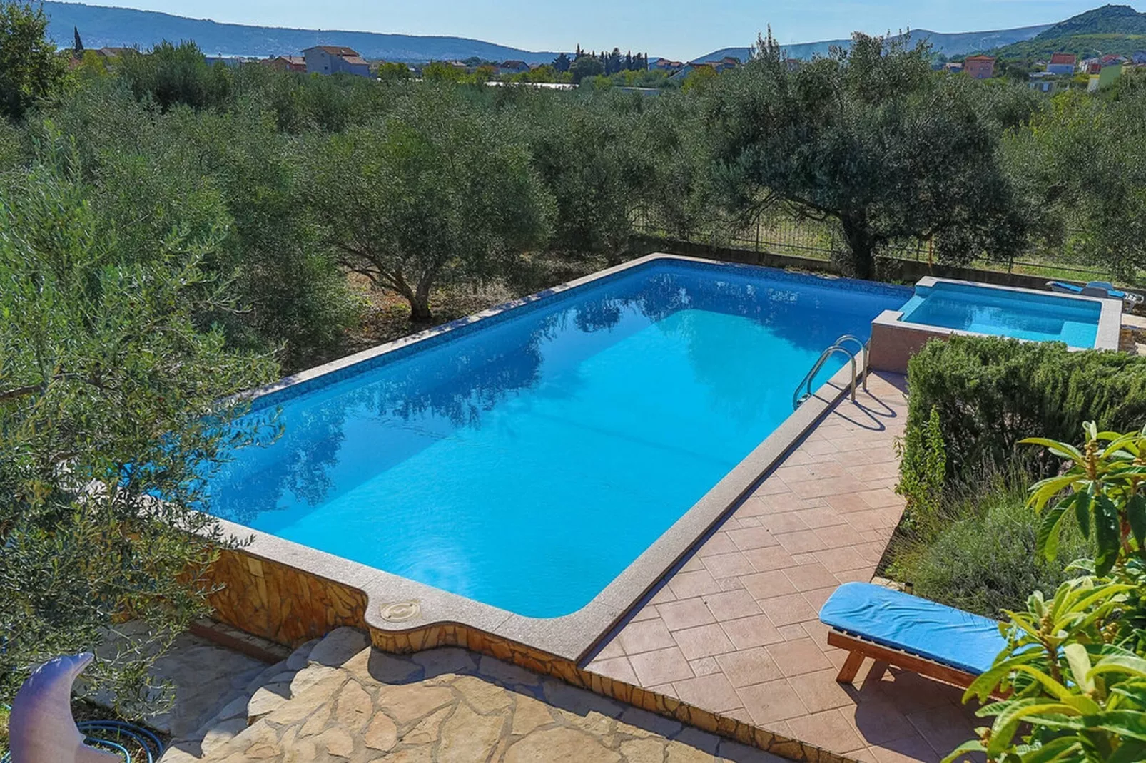 Picturesque Escape Holiday Home with Pool and Sauna - Four Bedroom Holiday Home with Sauna and Pool - Swimming pool