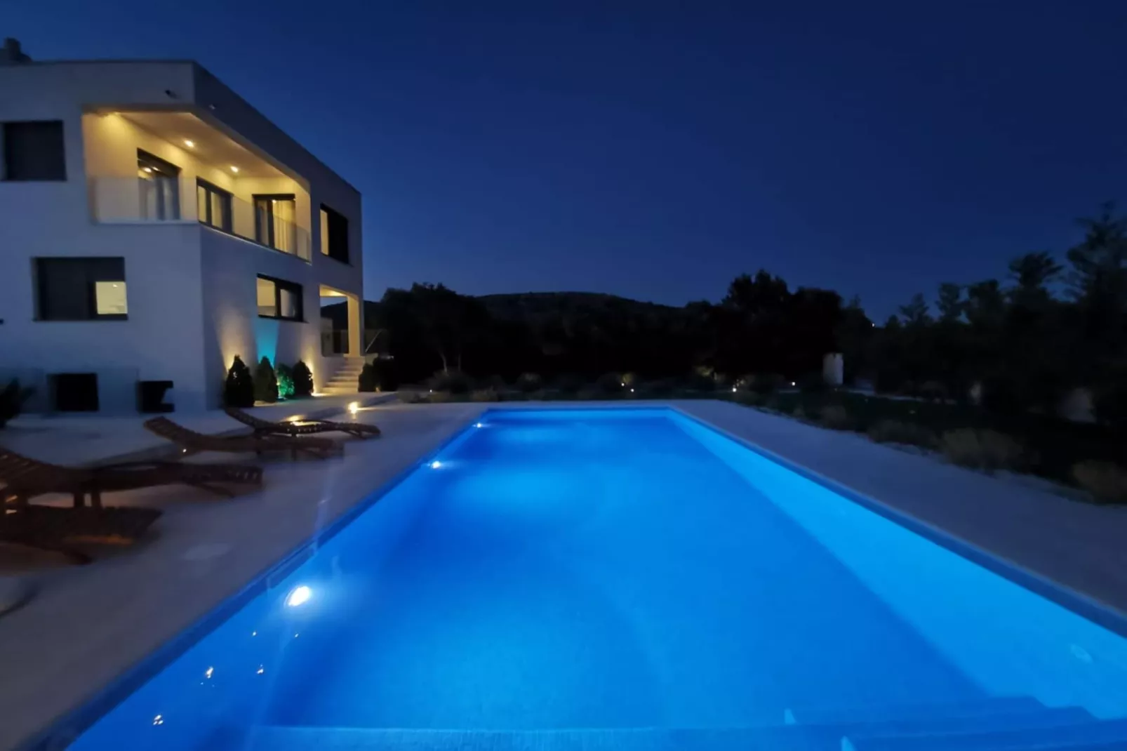 Four Bedroom Villa - Swimming pool