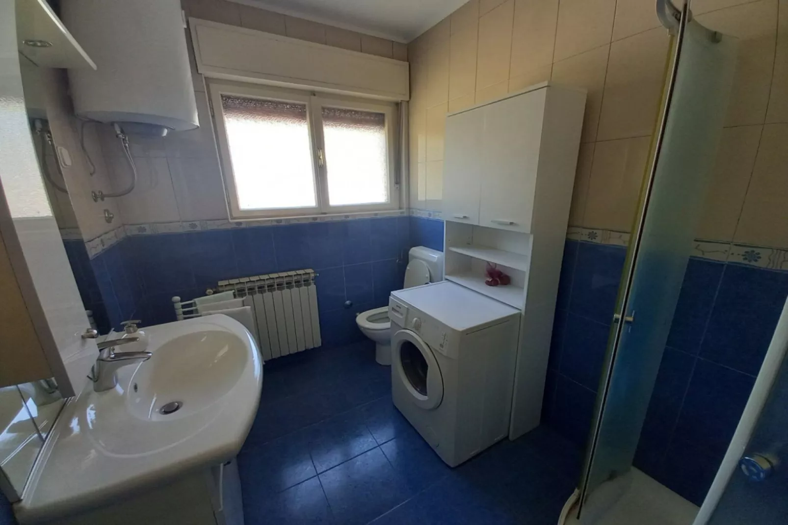 Lovely Apartments Near the Sea - One Bedroom Apartment with Balcony - Badezimmer
