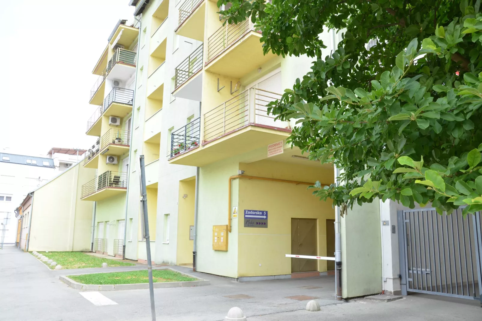 Stylish Apartments with Osijek Near Top Attractions - Comfort Studio Apartment - Maks - Outdoor