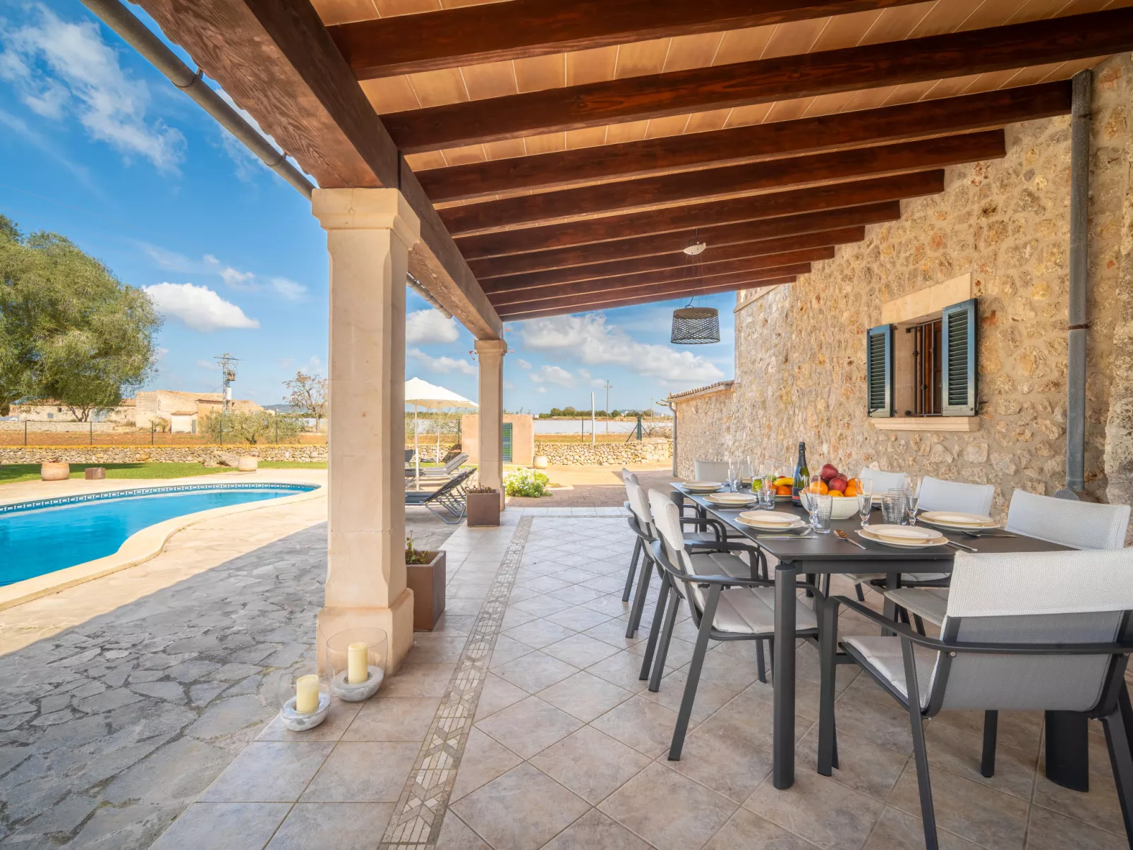 Son Peroti - Outside