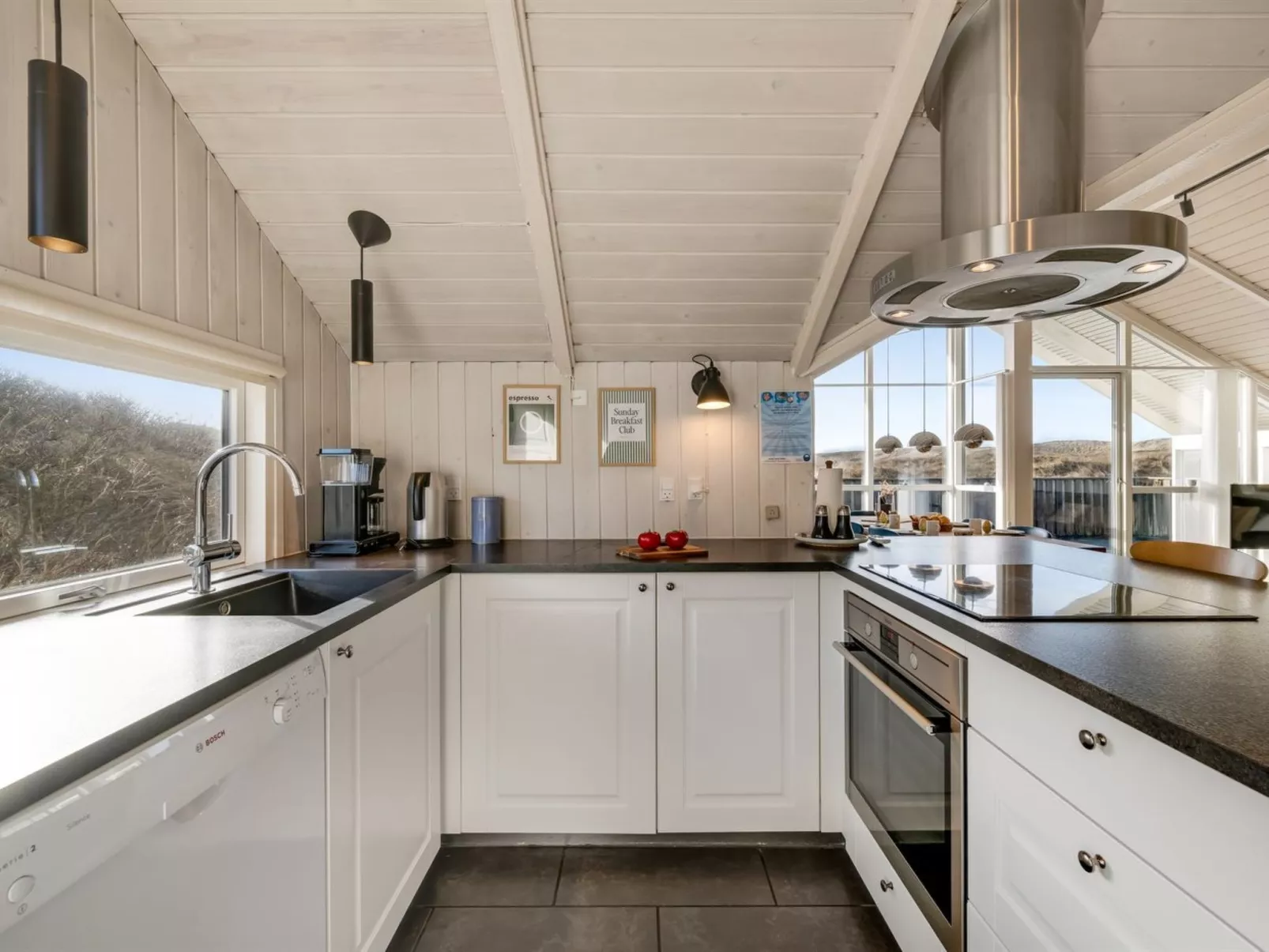 "Velena" -  from the sea - Dedans