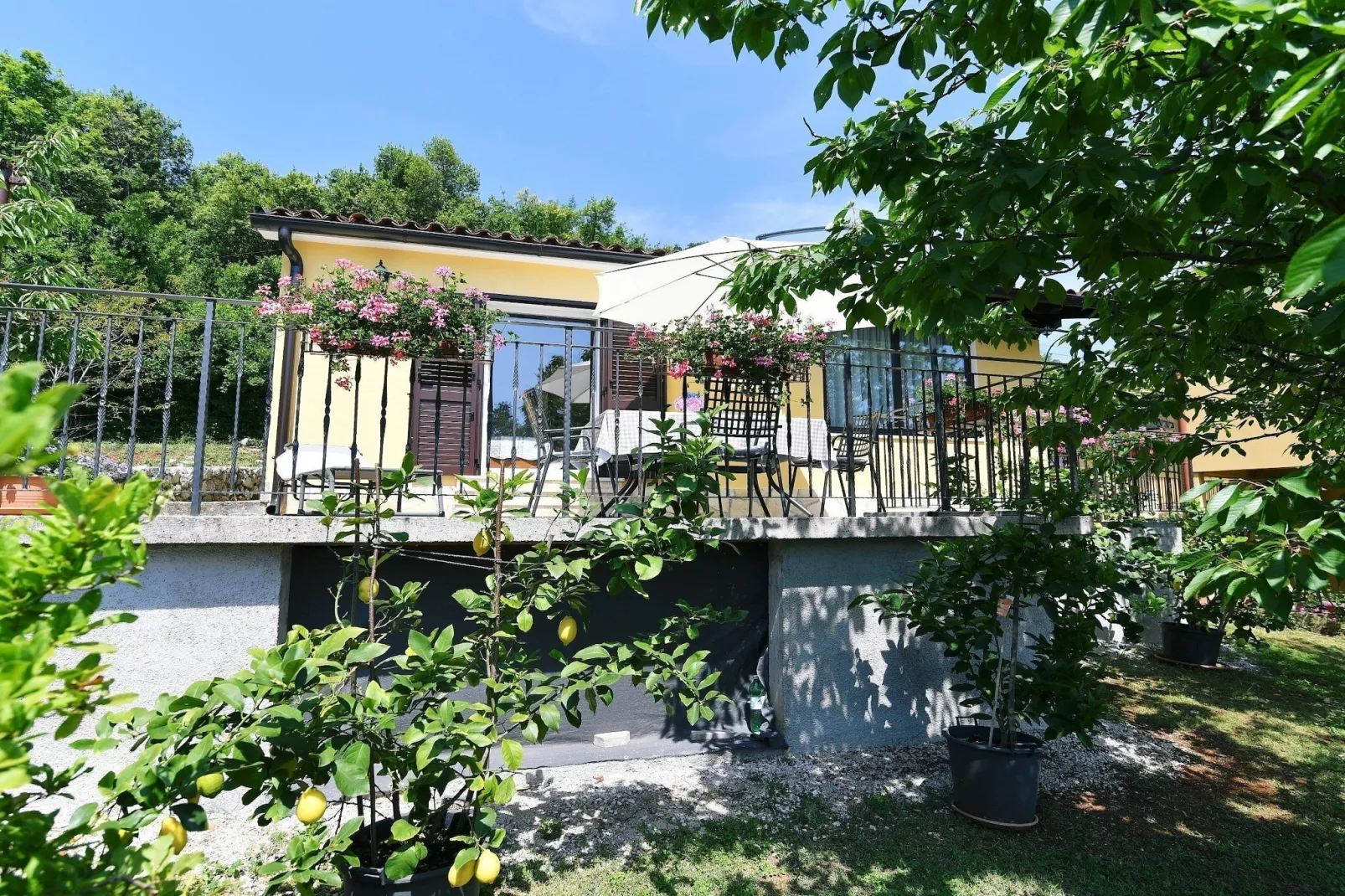 Charming Holiday Home with Terrace and Garden - One Bedroom Holiday Home - Extérieur