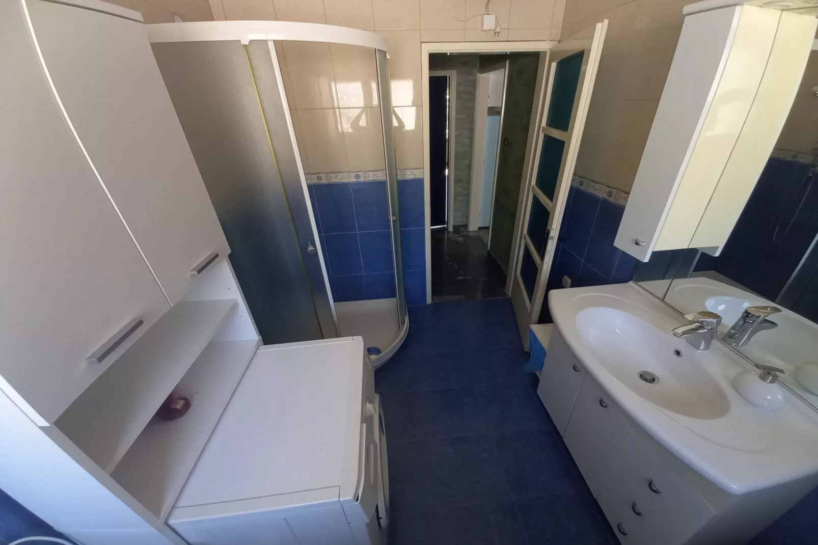 Lovely Apartments Near the Sea - One Bedroom Apartment with Balcony - Badezimmer