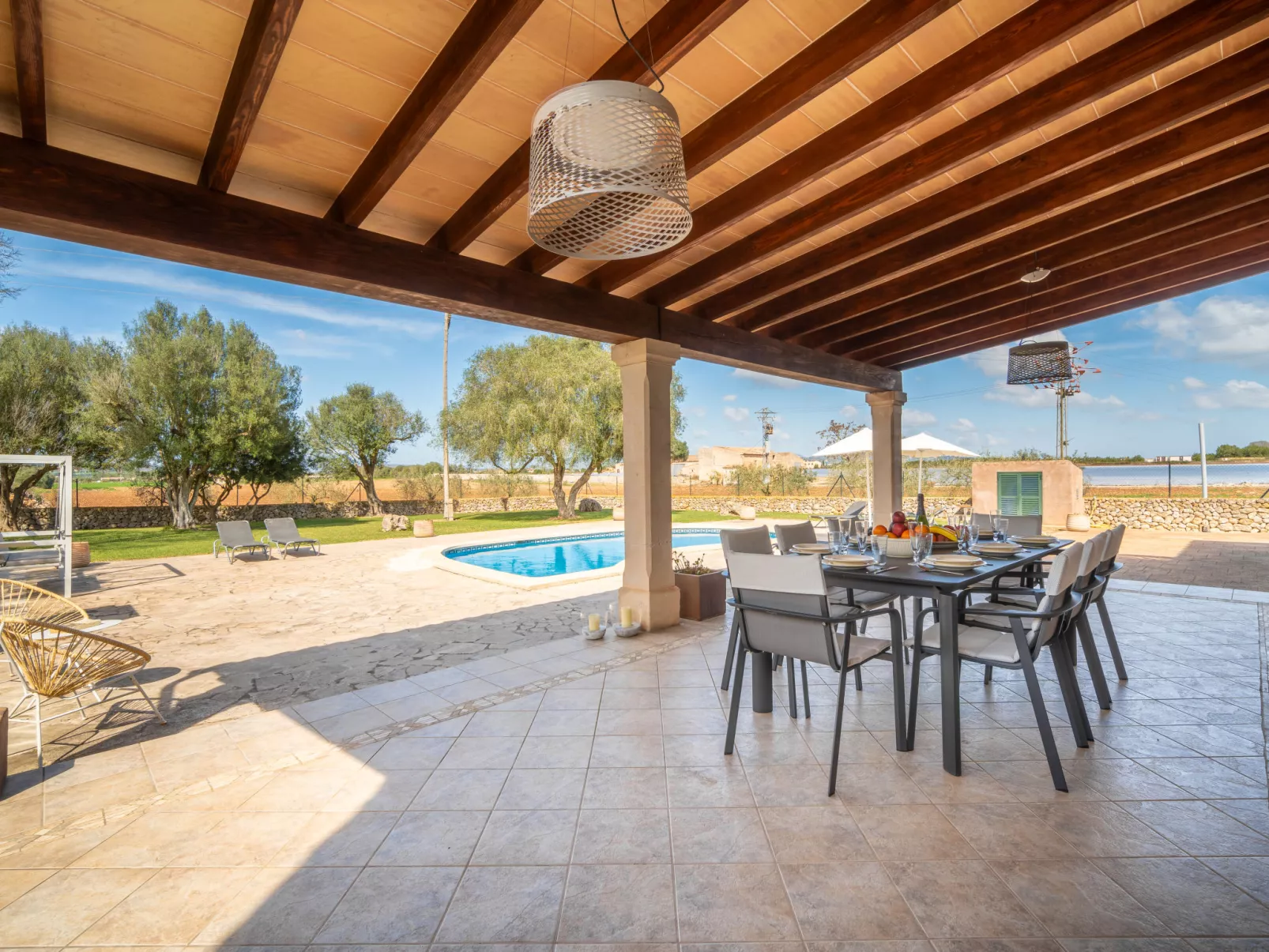 Son Peroti - Outside