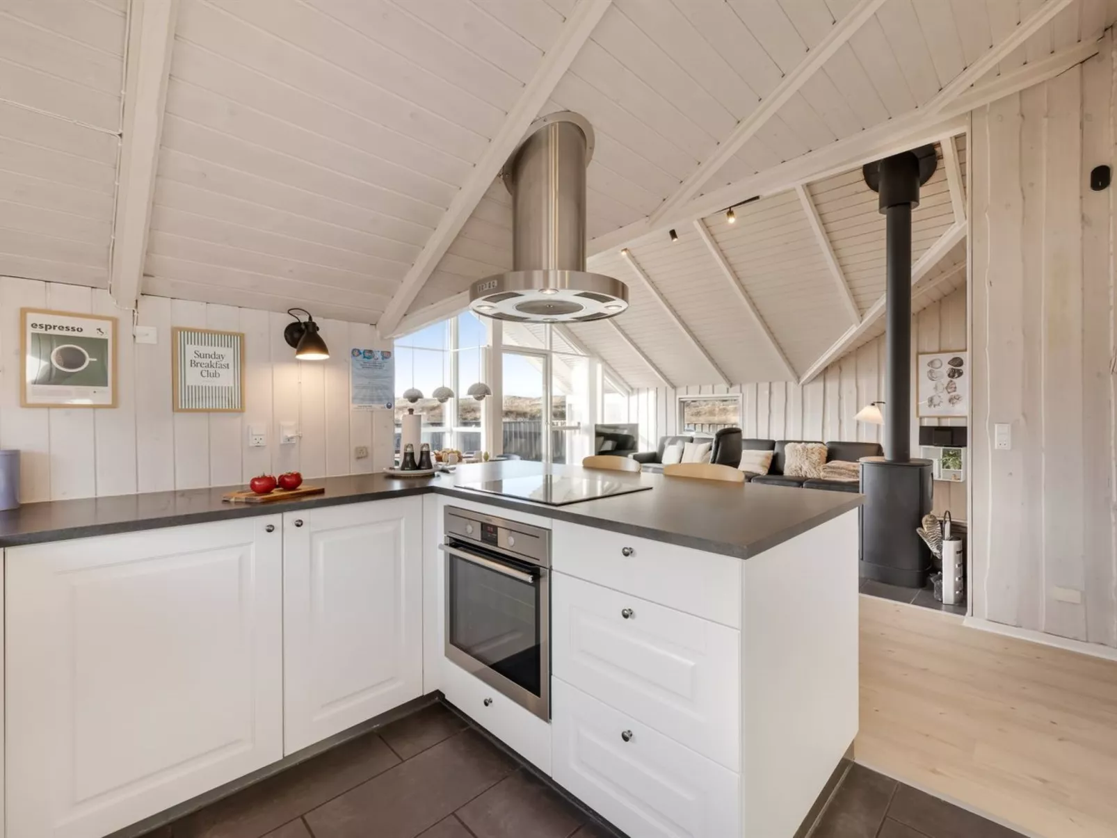 "Velena" -  from the sea - Dedans