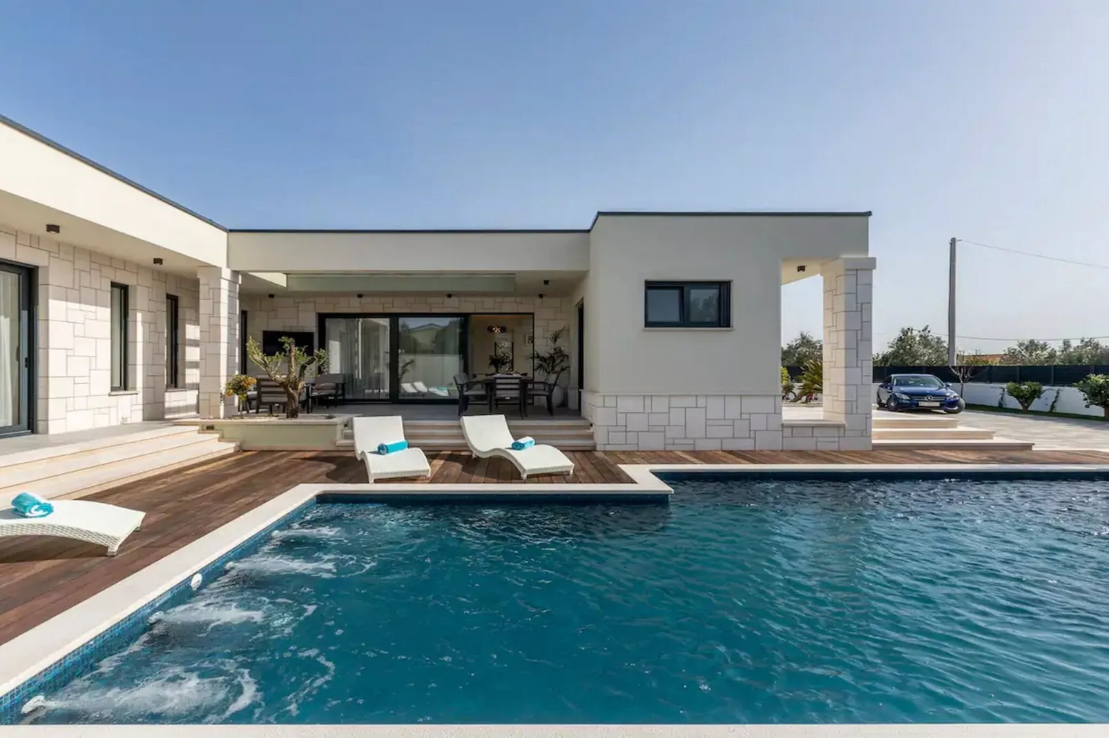 Sophisticated Oasis Residence Villa with Pool - Three Bedroom Villa with Pool - Schwimmbad