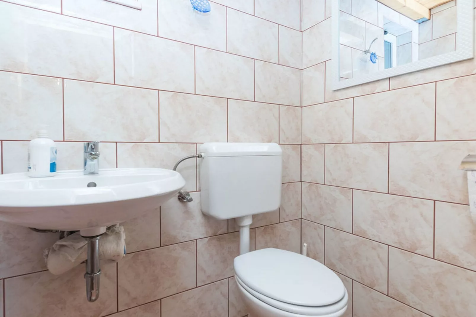 Relaxing Holiday Home with Pool, Fitness Area, and Entertainment Facilities - Six Bedroom Holiday Home - Badezimmer