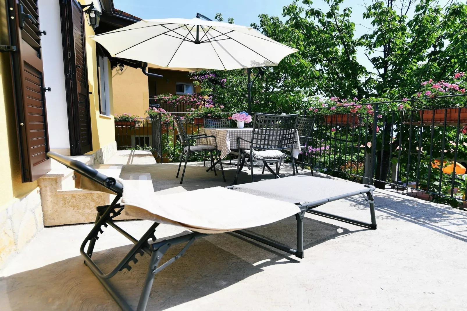 Charming Holiday Home with Terrace and Garden - One Bedroom Holiday Home - Terrasse