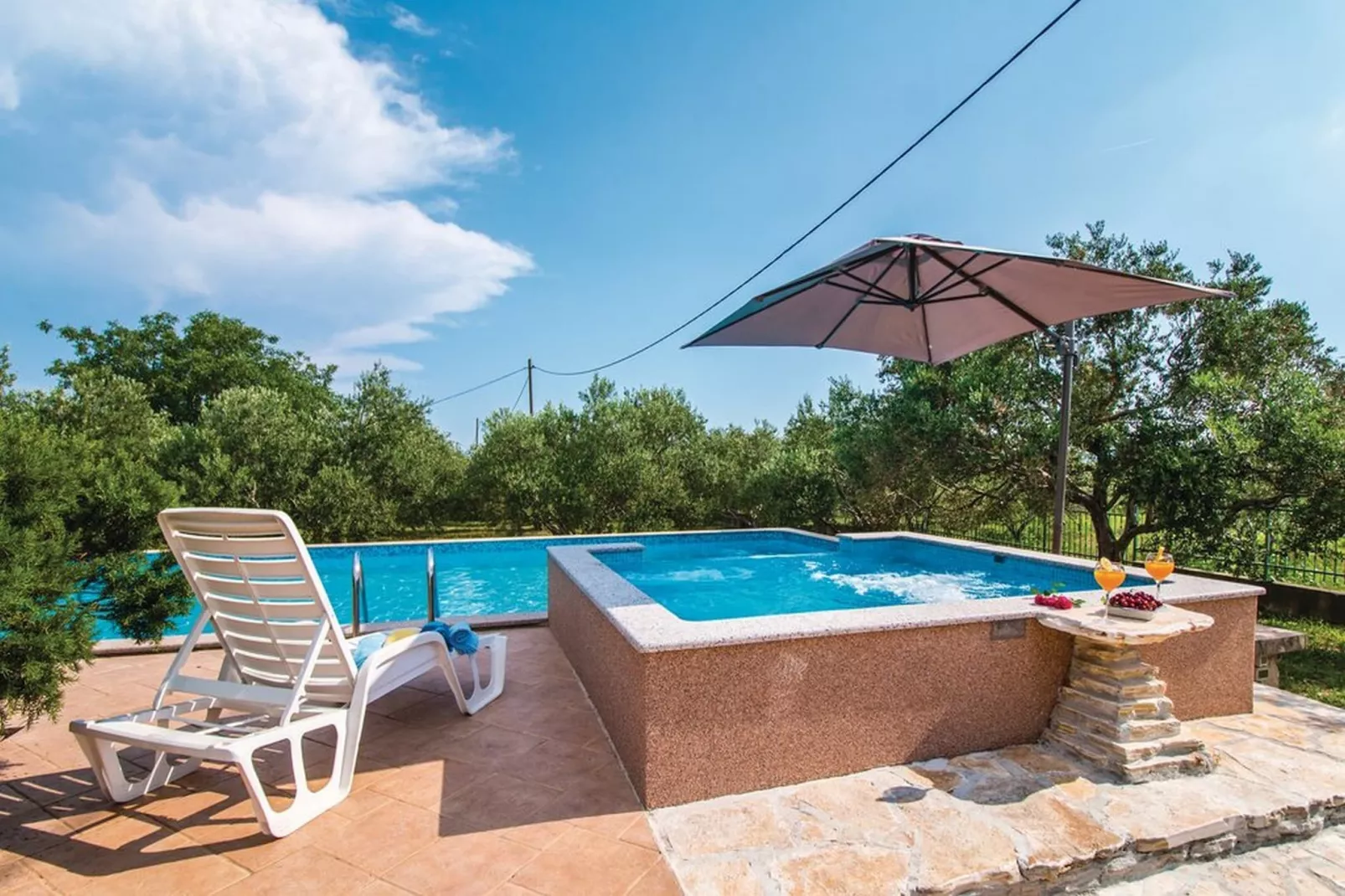 Picturesque Escape Holiday Home with Pool and Sauna - Four Bedroom Holiday Home with Sauna and Pool - Swimming pool