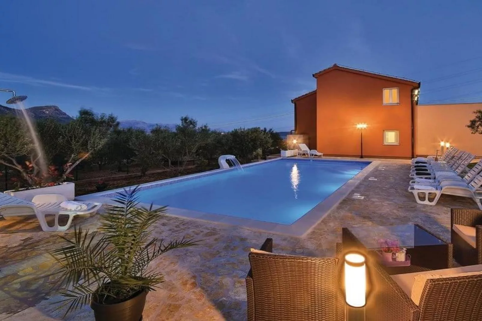 Exclusive Elegant Villa with Pool in Kastel Novi - Seven Bedroom Villa with Pool - Schwimmbad