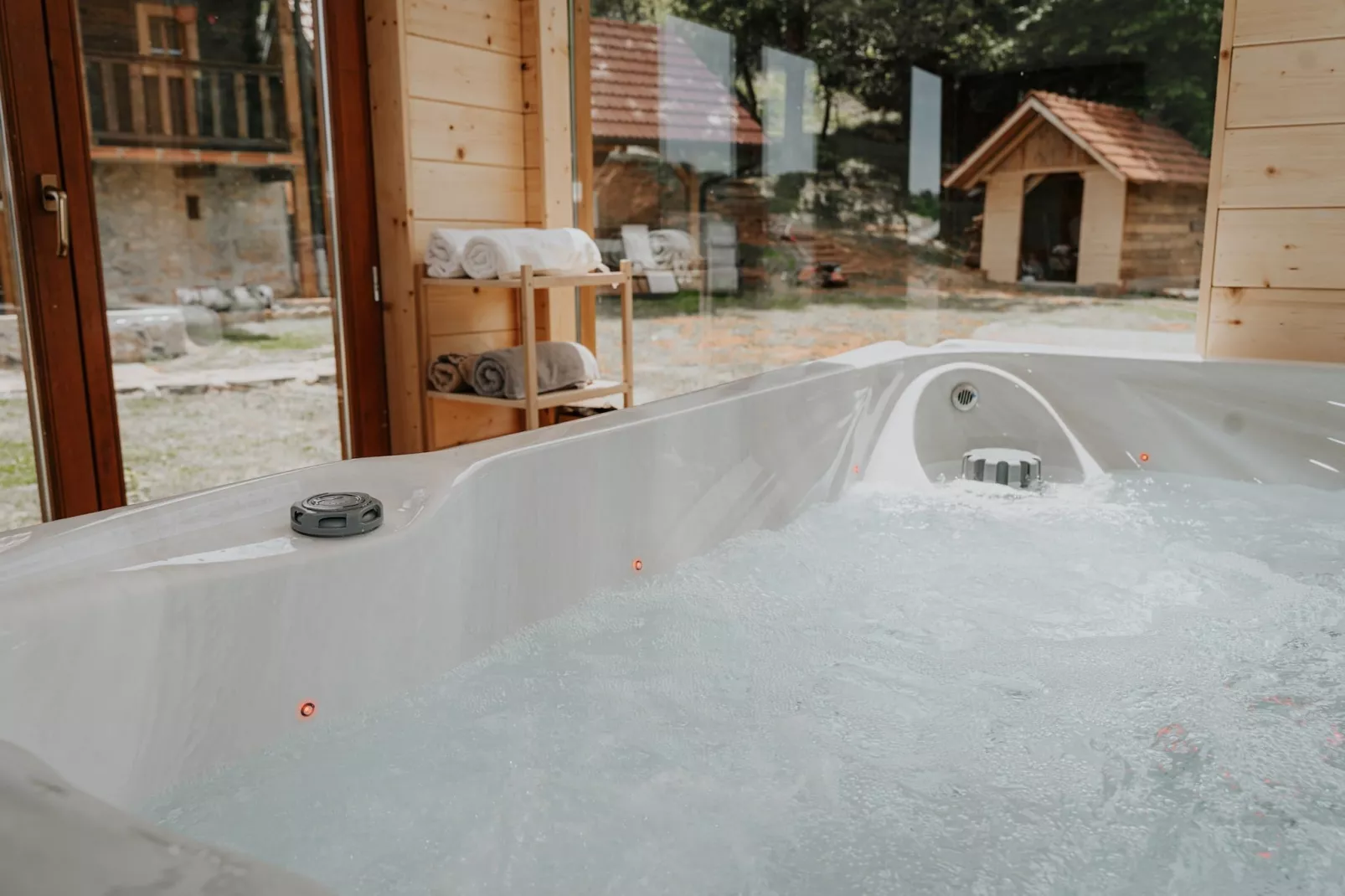 Holiday Home Šapat Šume - Three Bedroom Holiday Home  with Sauna and Hot-Tub - Wellnessbereich
