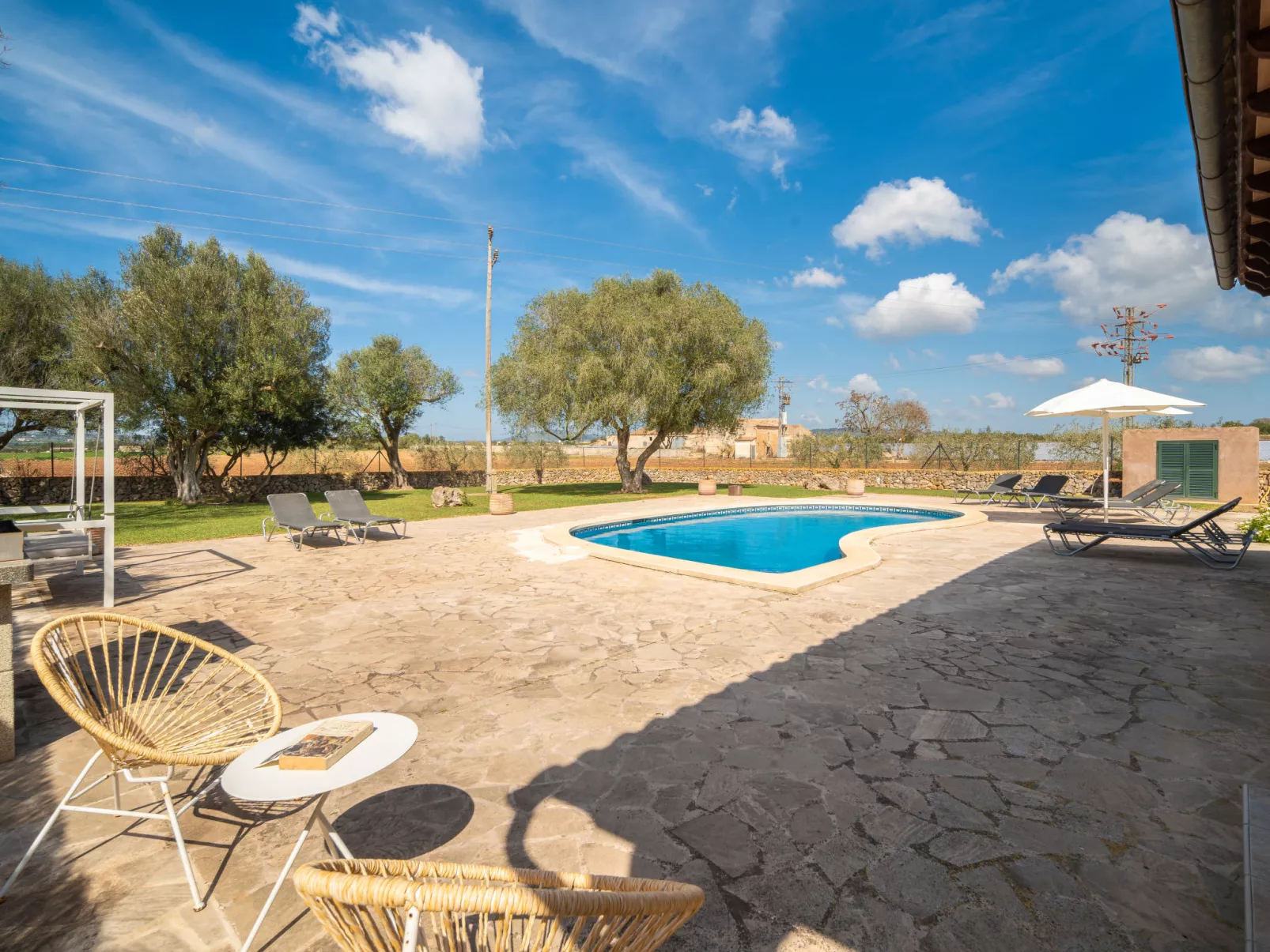 Son Peroti - Outside