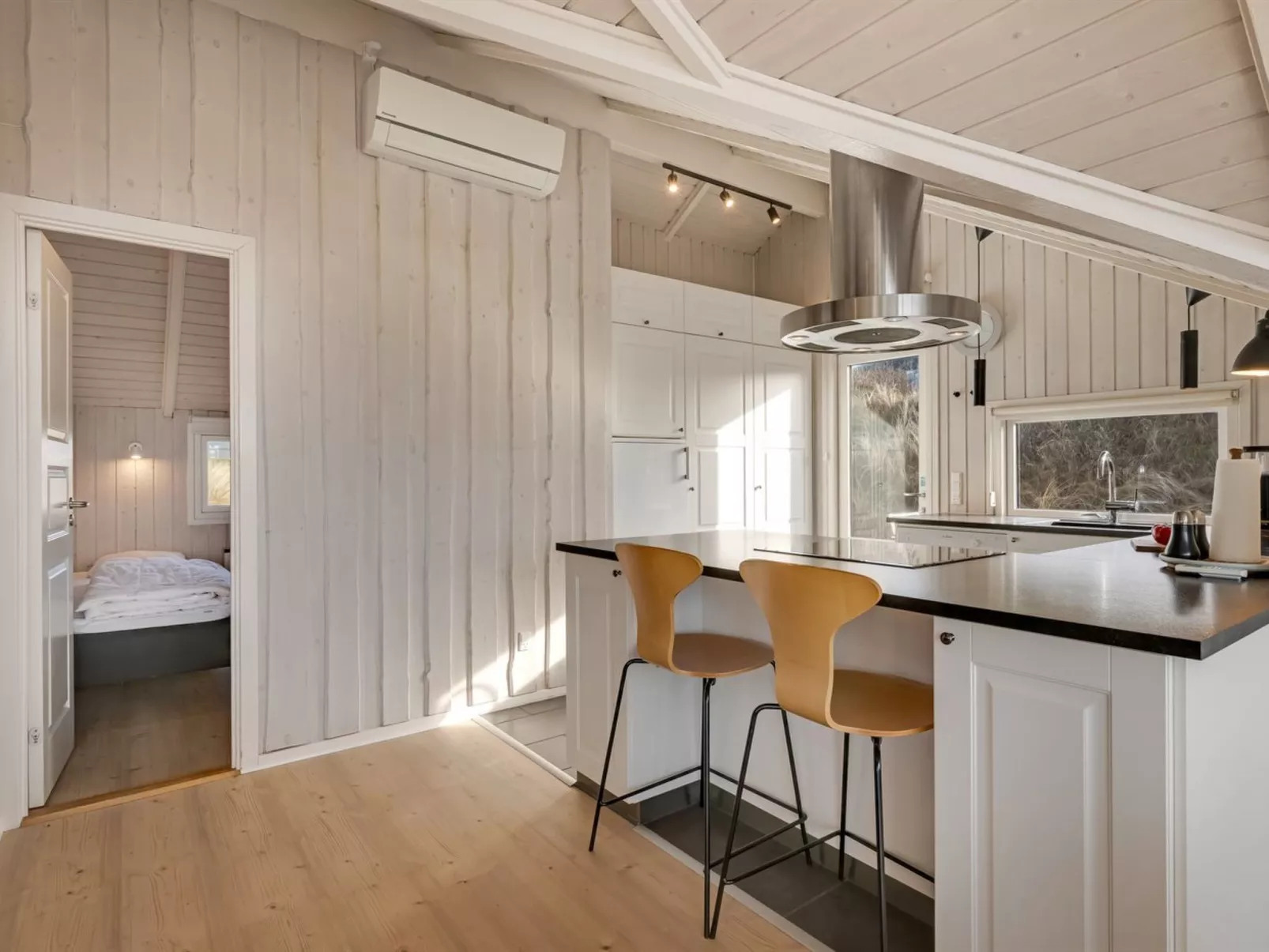 "Velena" -  from the sea - Dedans