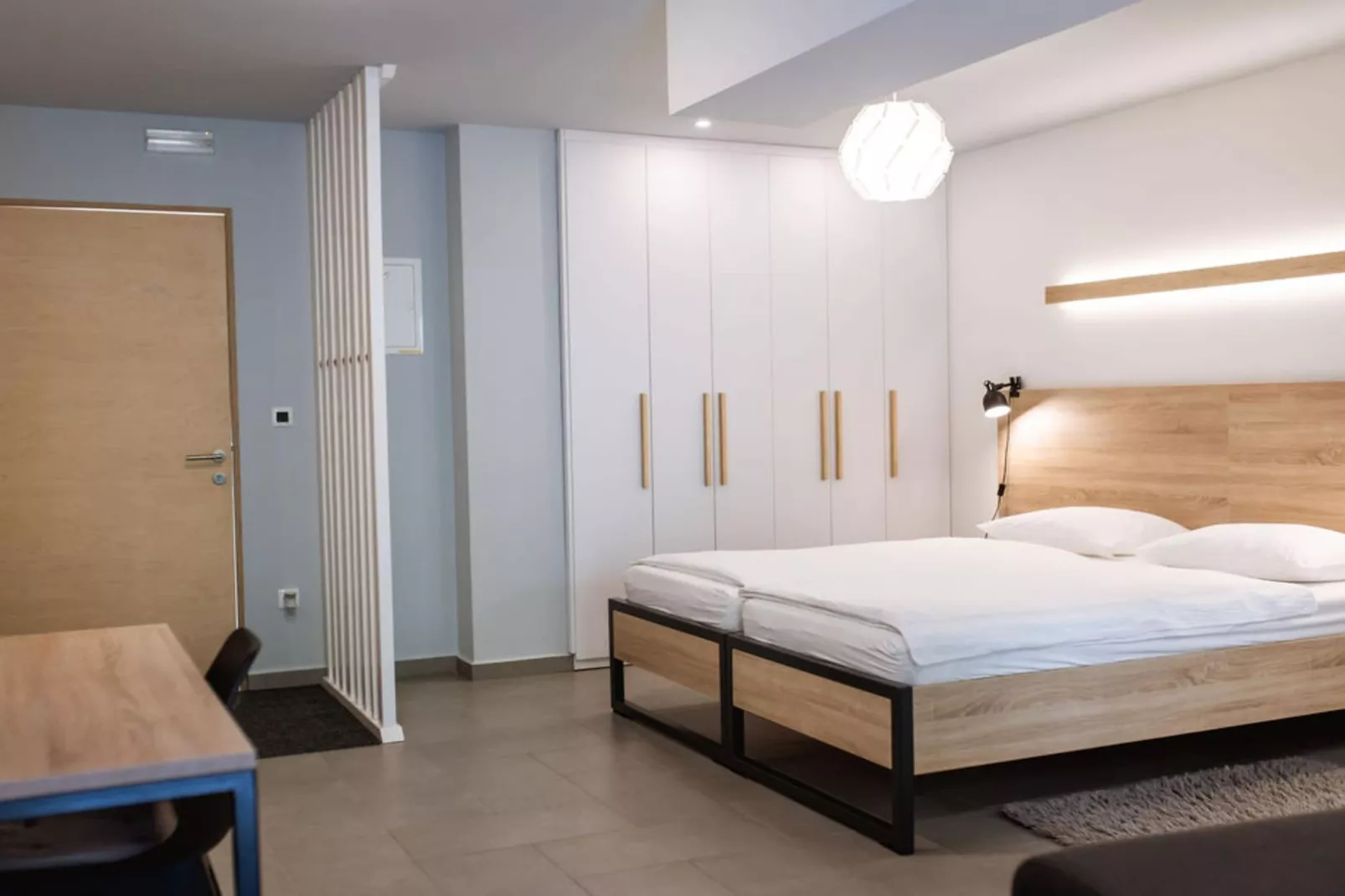 Stylish Apartments with Osijek Near Top Attractions - Standard Studio Apartment  - Maks 3 - Chambre