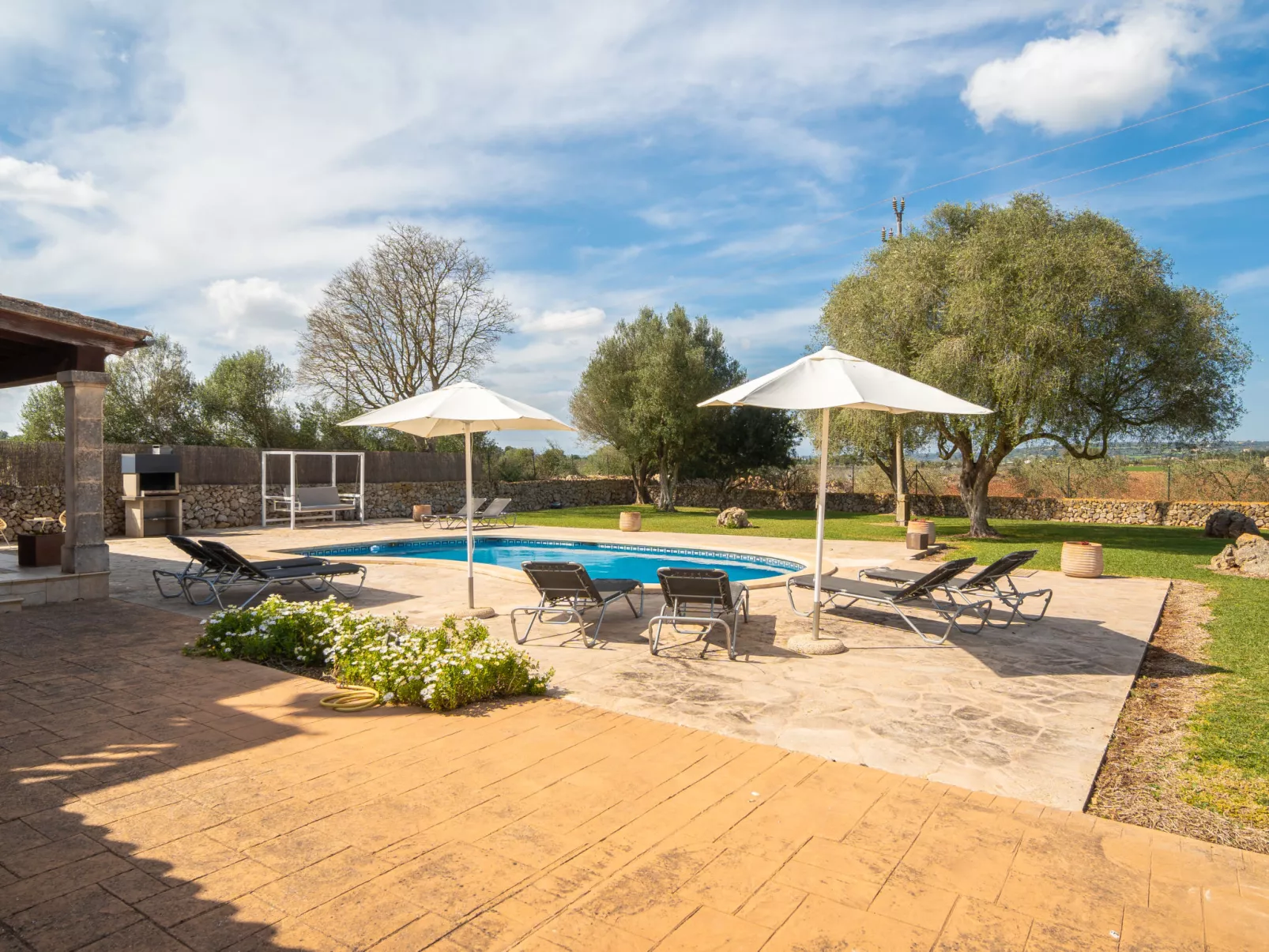 Son Peroti - Outside