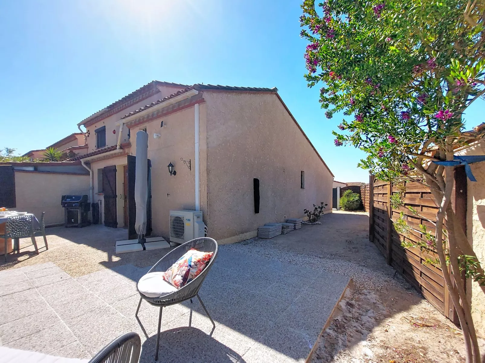 Le Mas des Oliviers - Outside