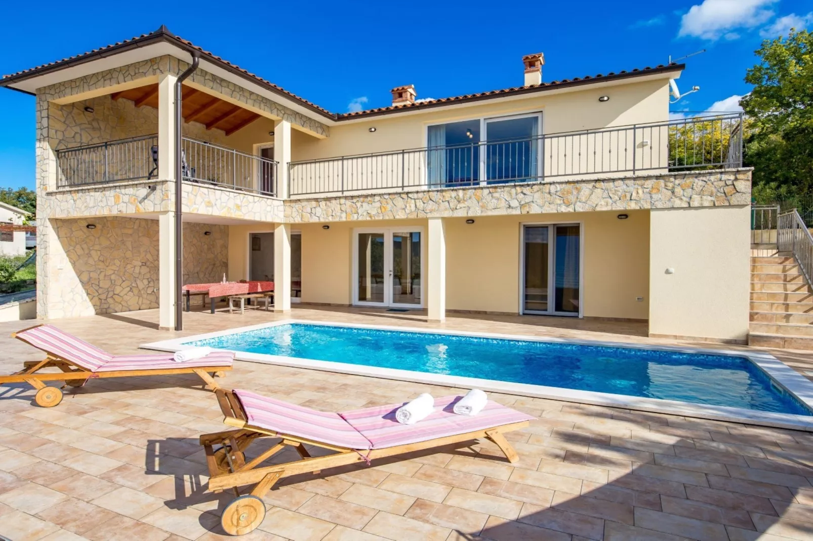 Wonderful Labin Villa with Private Pool and Sea Views - Three Bedroom - Im Freien