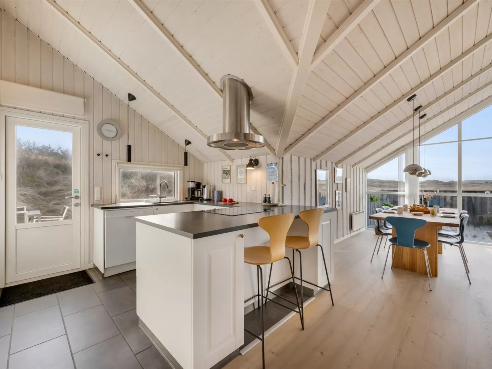 "Velena" -  from the sea - Dedans