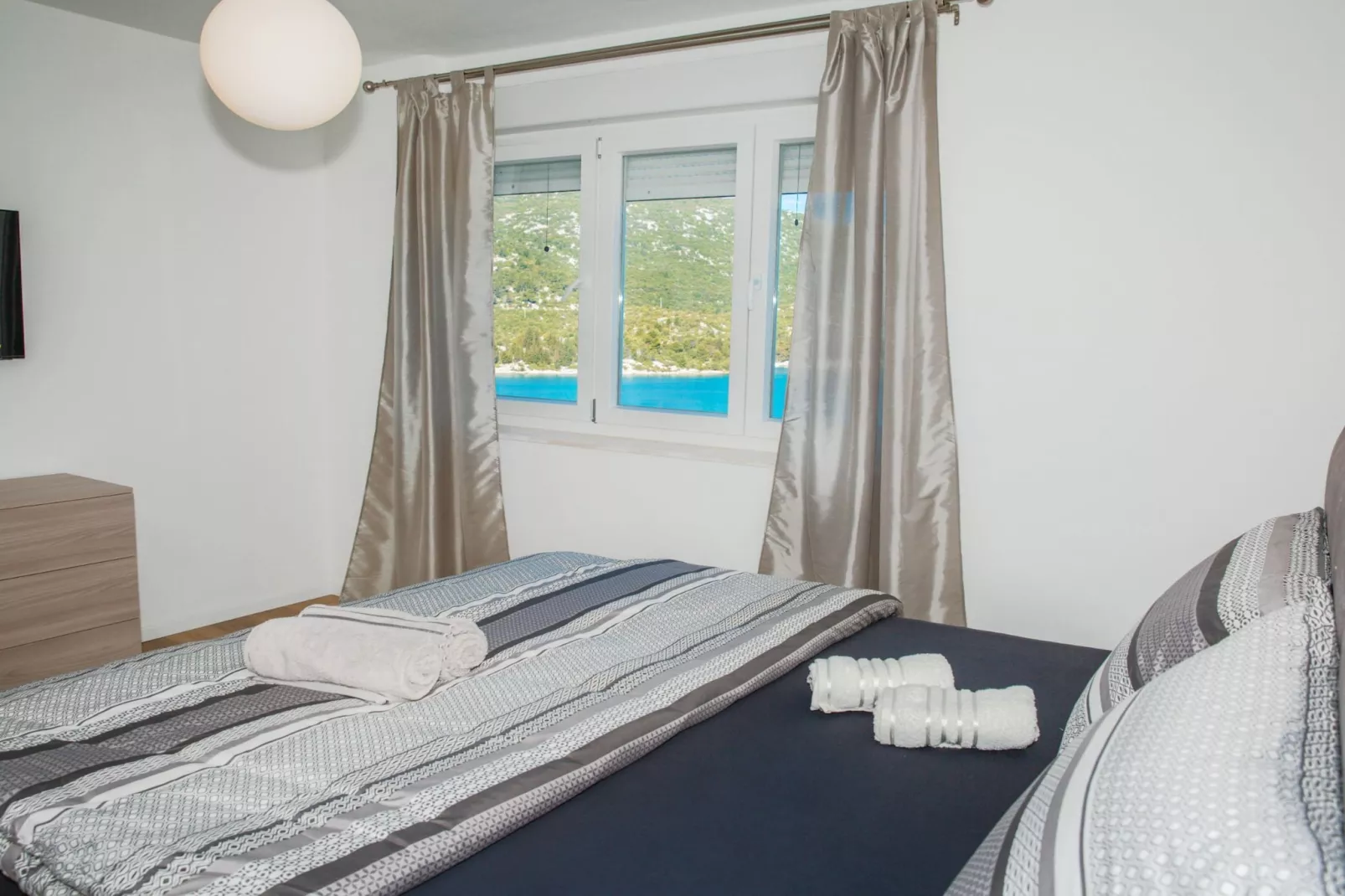 Apartment Matko - Two Bedrom Apartment with Beach View - Schlafzimmer