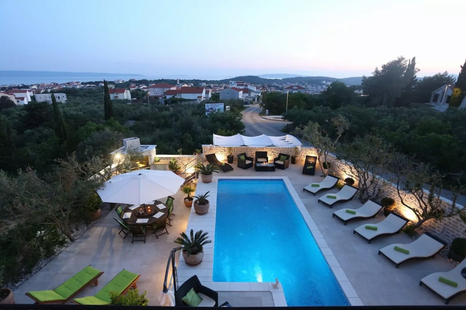 Okrug Gornji Luxurious Escape Villa with Pool - Five Bedroom Villa with Pool