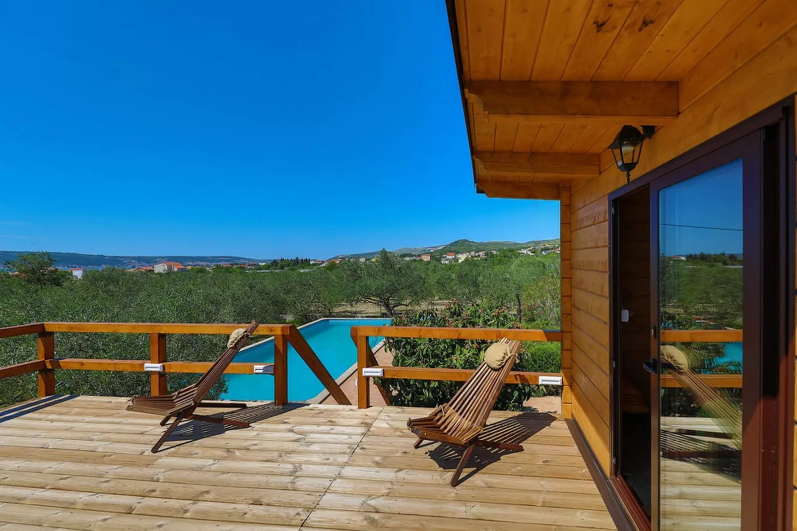 Picturesque Escape Holiday Home with Pool and Sauna - Four Bedroom Holiday Home with Sauna and Pool - Swimming pool