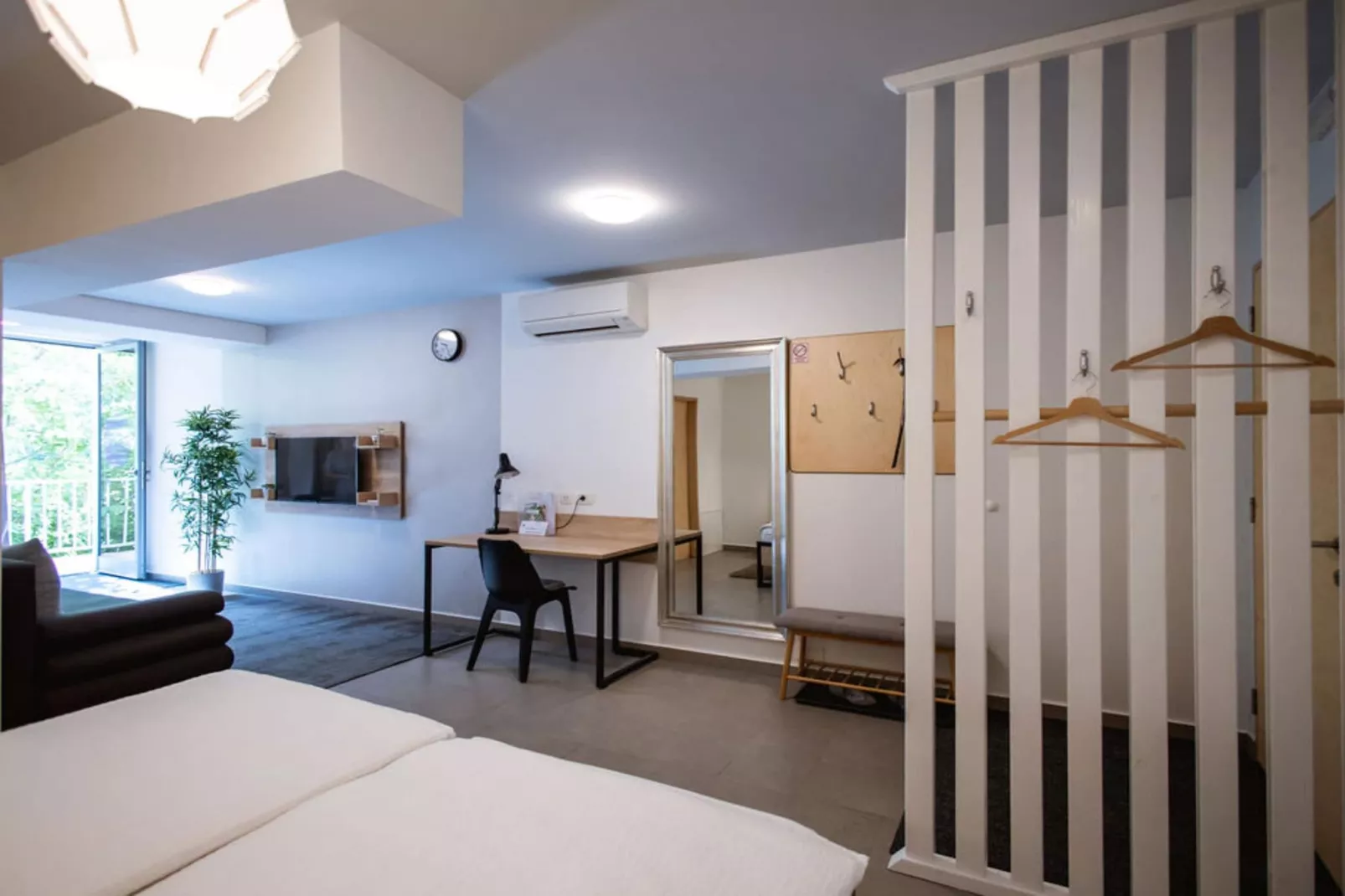 Stylish Apartments with Osijek Near Top Attractions - Standard Studio Apartment  - Maks 3 - Chambre