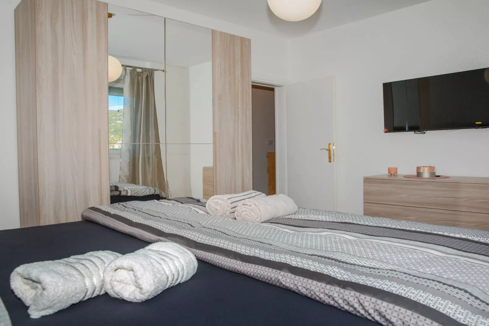 Apartment Matko - Two Bedrom Apartment with Beach View - Schlafzimmer