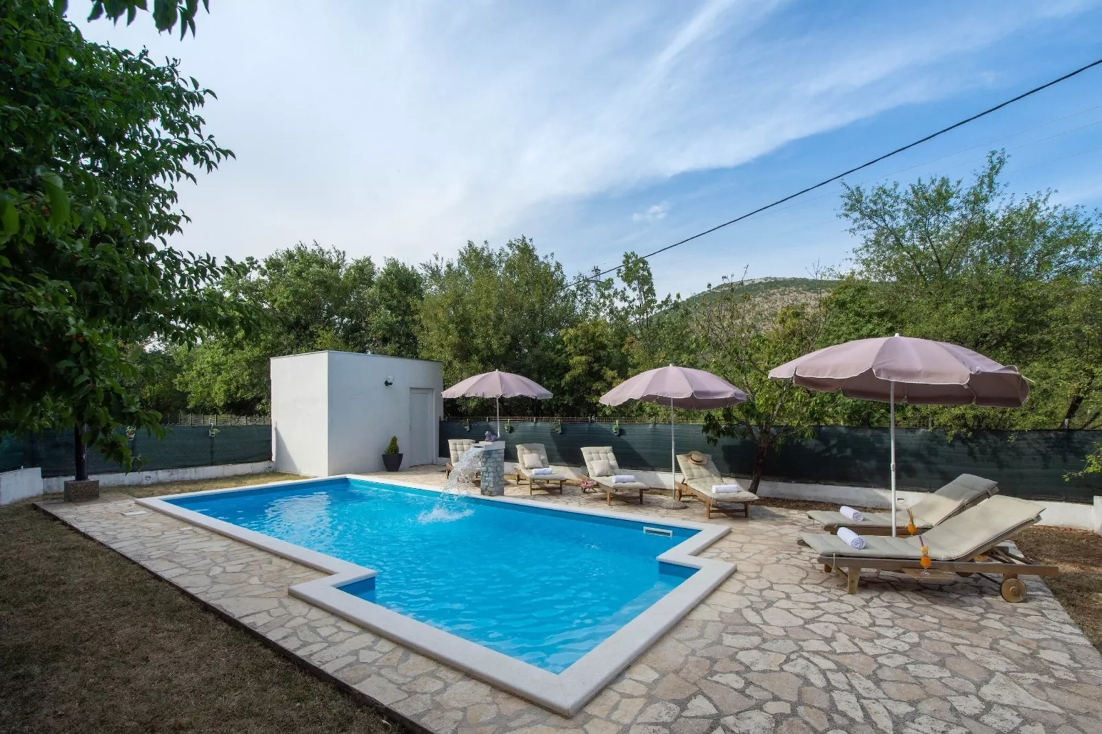 Spacious Prgomet Retreat with Private Pool, Fitness Centre, and Garden - Three Bedroom Villa - Swimming pool