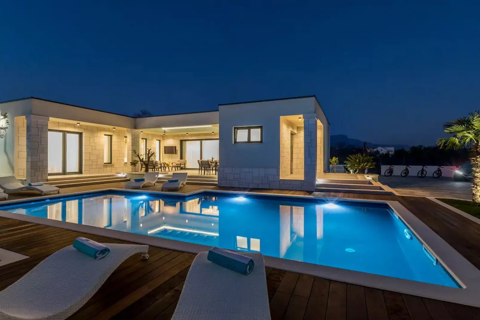 Sophisticated Oasis Residence Villa with Pool - Three Bedroom Villa with Pool - Schwimmbad