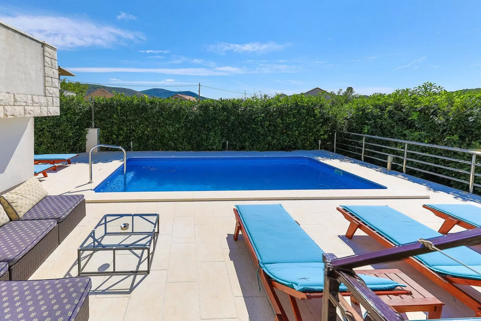 Relaxing Holiday Home with Pool, Fitness Area, and Entertainment Facilities - Six Bedroom Holiday Home - Schwimmbad