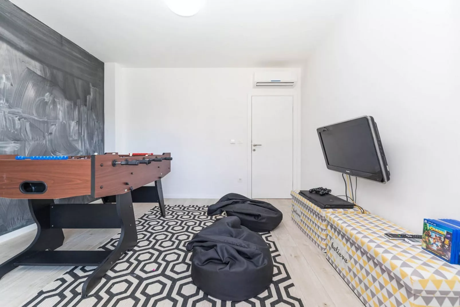 Modern Kastel Villa with Private Pool, Gym, and Large Outdoor Space - Eight Bedroom Villa - Innenbereich