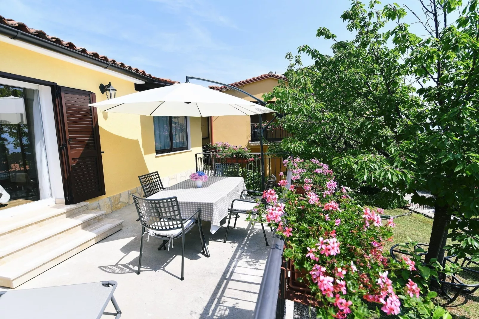 Charming Holiday Home with Terrace and Garden - One Bedroom Holiday Home - Terrasse