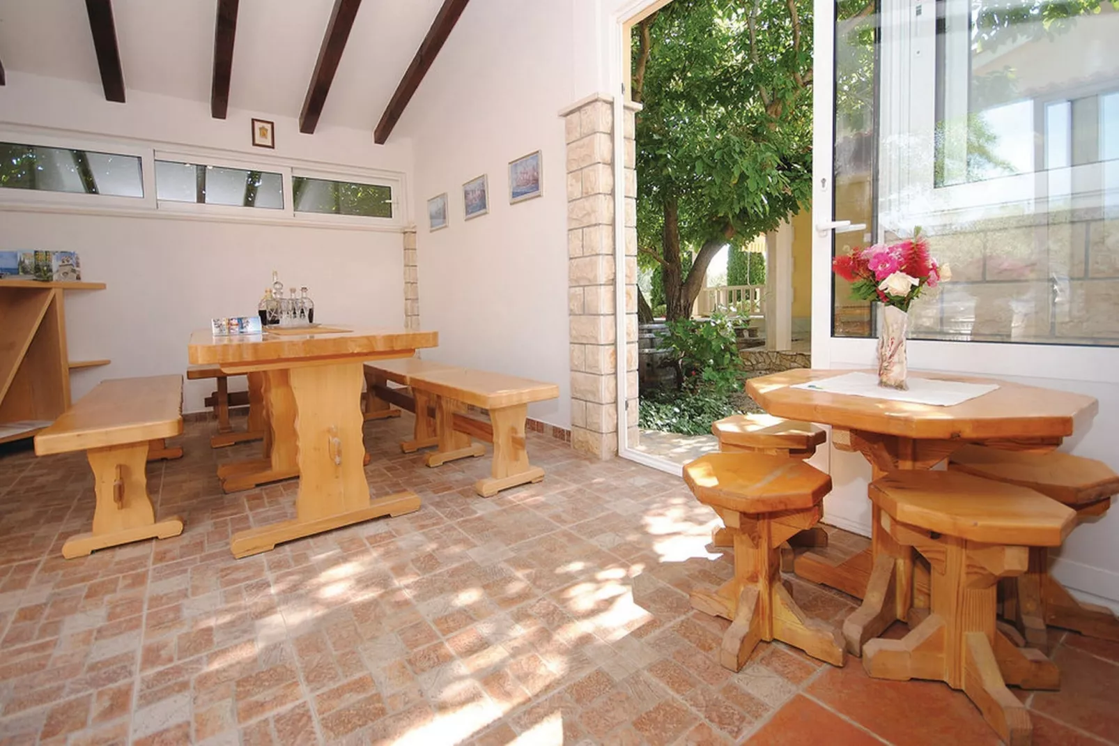 Picturesque Escape Holiday Home with Pool and Sauna - Four Bedroom Holiday Home with Sauna and Pool - Terrace