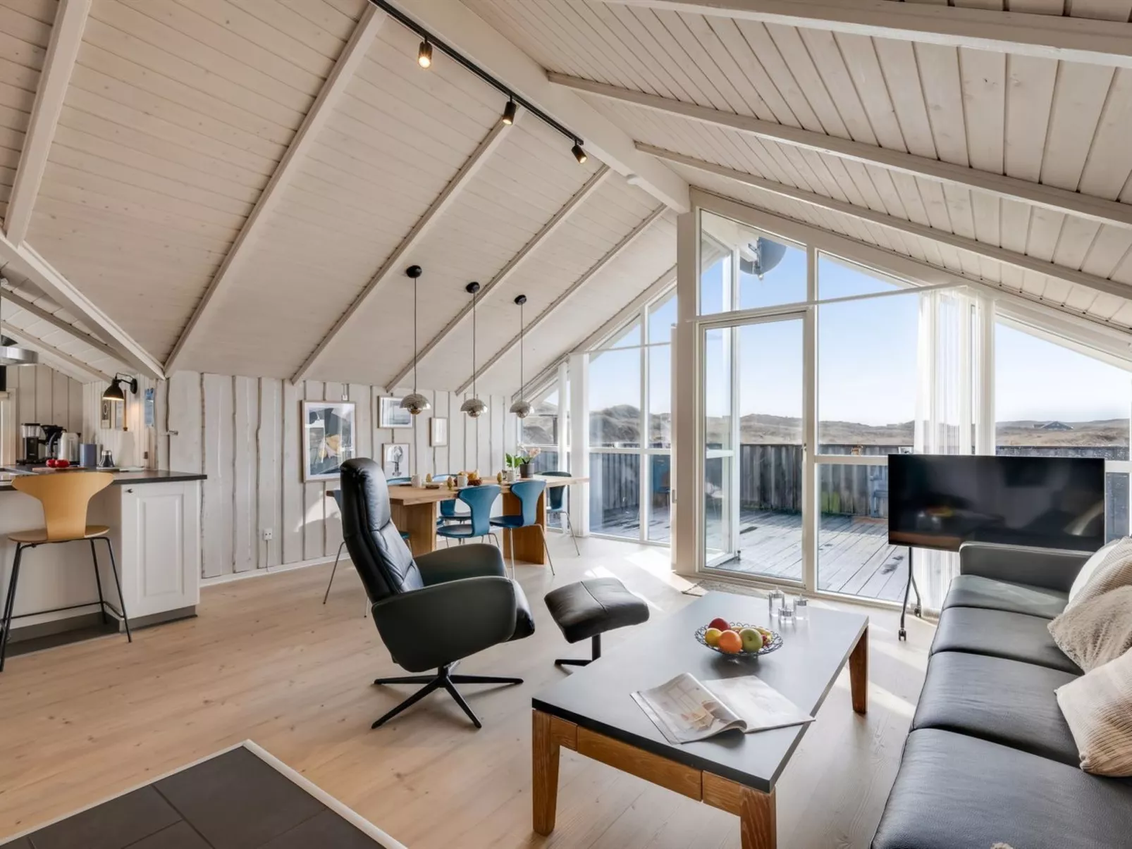 "Velena" -  from the sea - Dedans