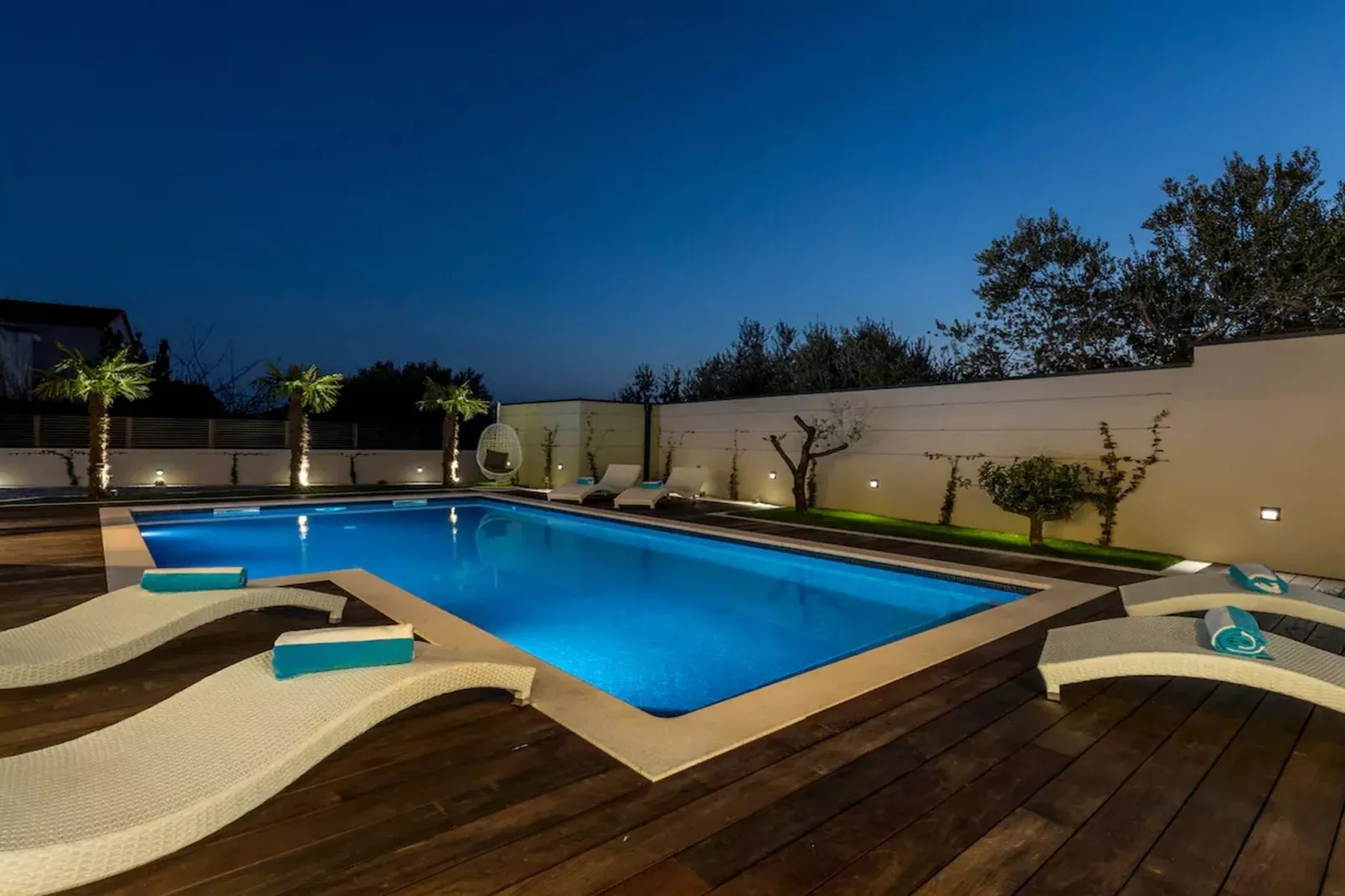 Sophisticated Oasis Residence Villa with Pool - Three Bedroom Villa with Pool - Schwimmbad