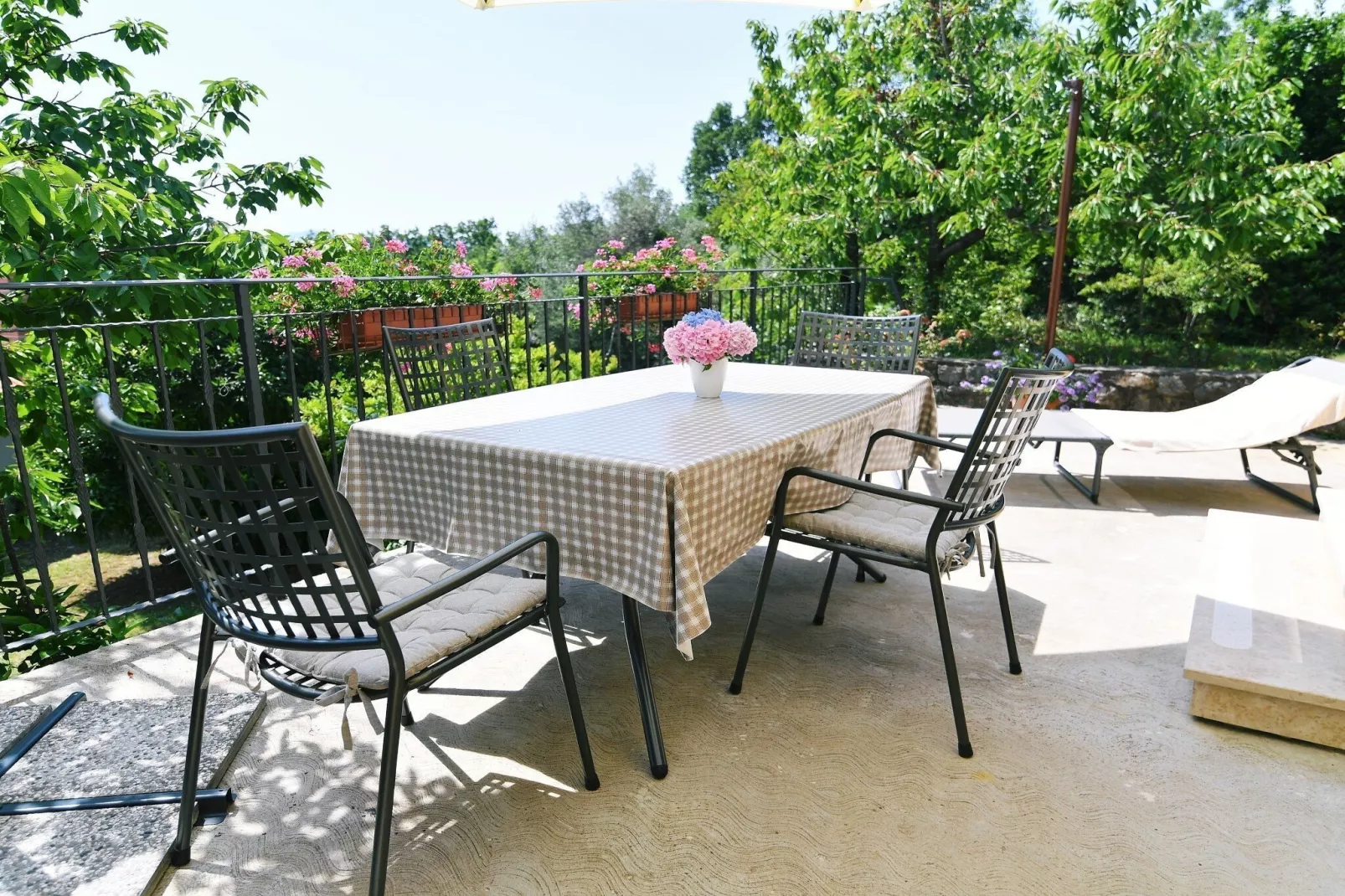 Charming Holiday Home with Terrace and Garden - One Bedroom Holiday Home - Terrasse
