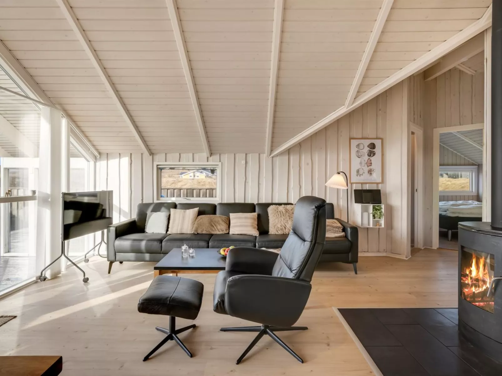 "Velena" -  from the sea - Dedans