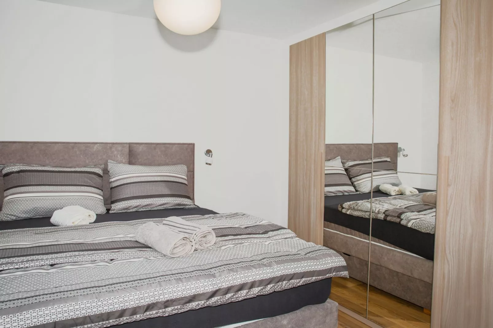 Apartment Matko - Two Bedrom Apartment with Beach View - Schlafzimmer